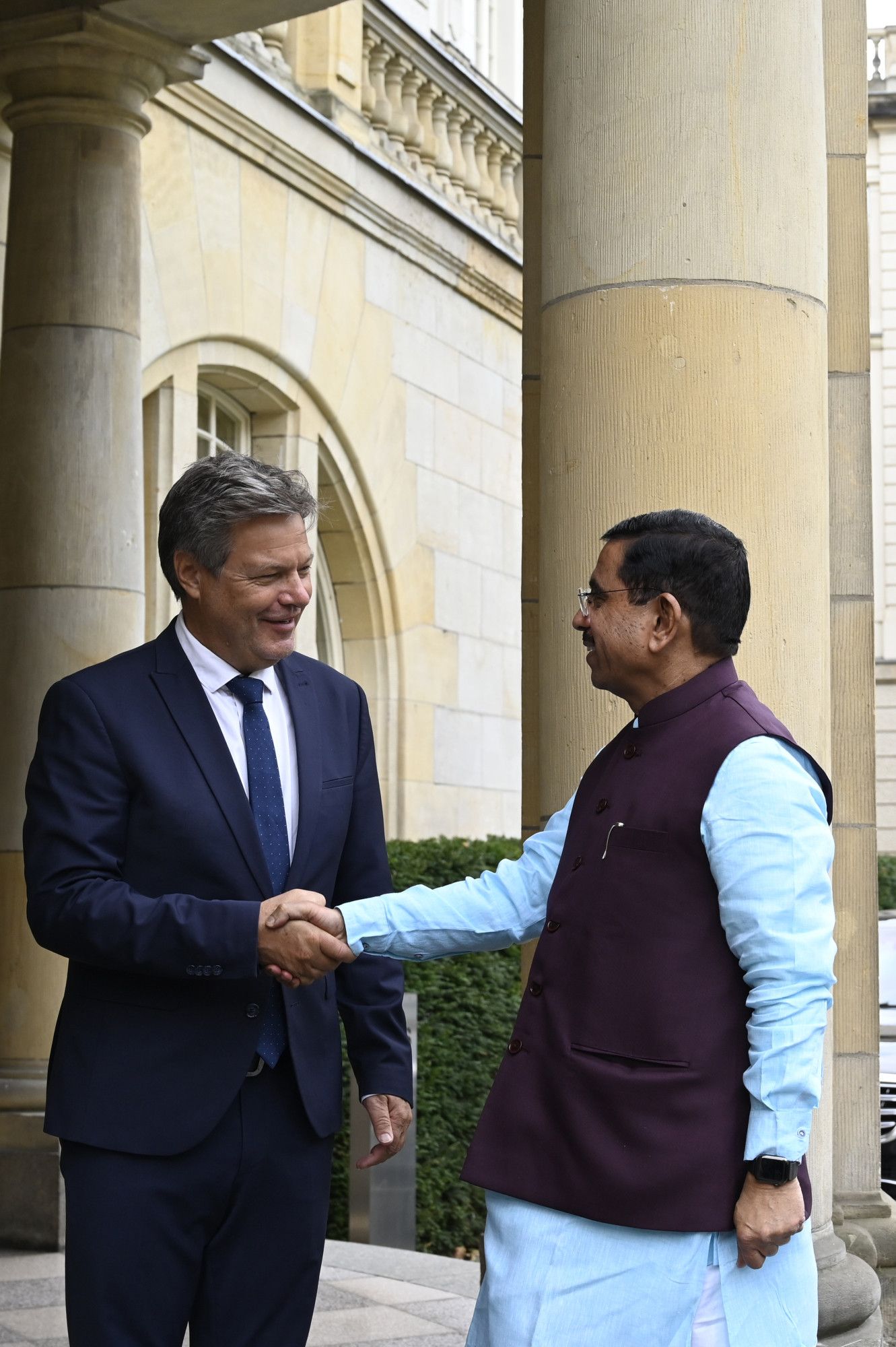 Heute hat Bundesminister Habeck den indischen Minister für Neue und Erneuerbare Energien, Pralhad Joshi, im BMWK begrüßt.