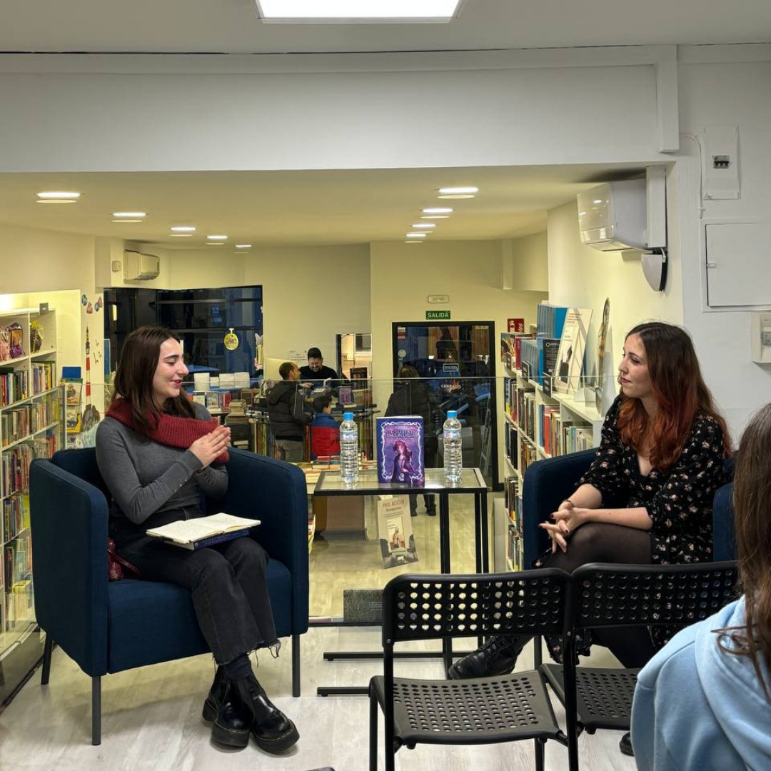 Carmen y María en plena presentación.