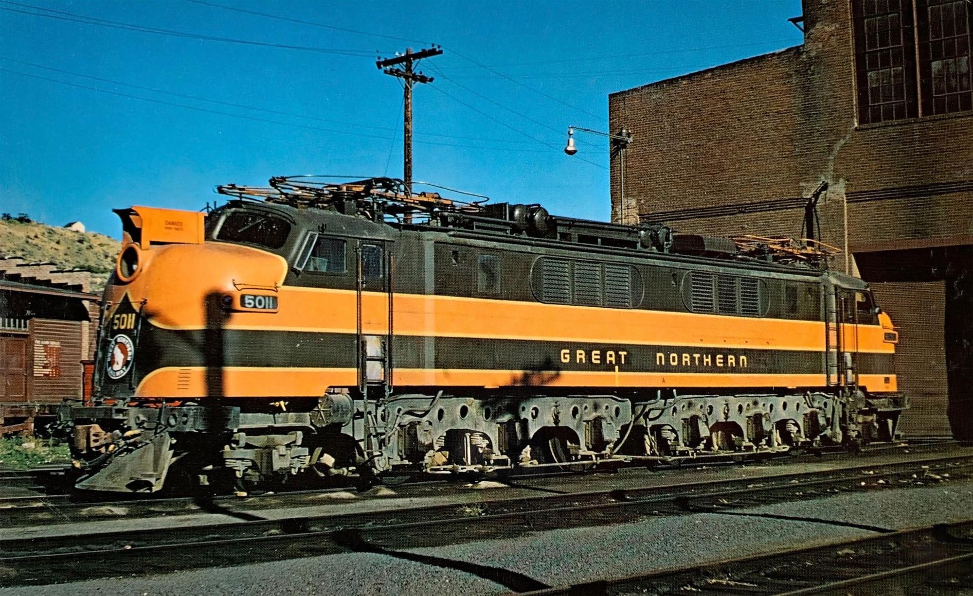 great northern y-1a electric 5011 at wenatchee washington painted in green/orange/yellow empire builder livery