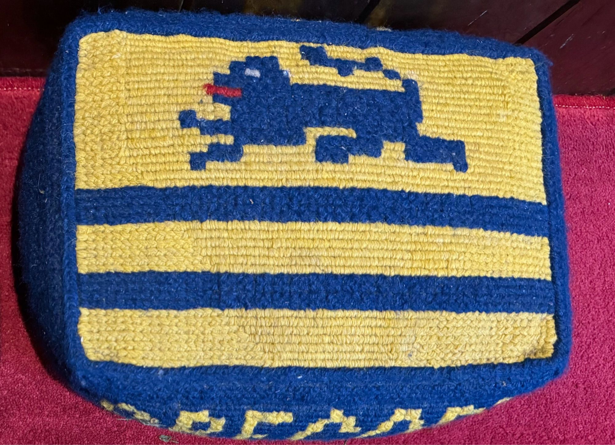 Blue lion on yellow stripes