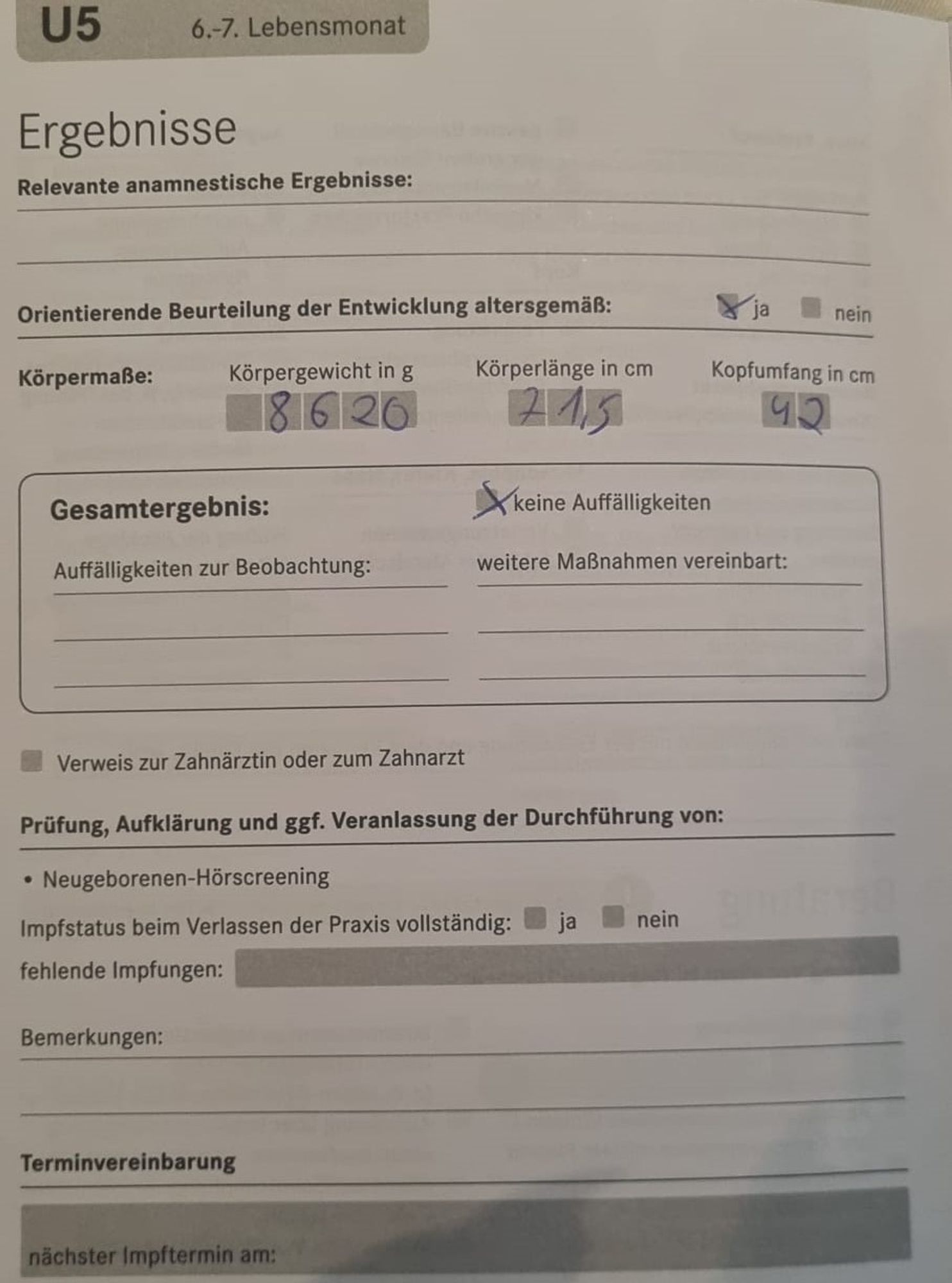 Eine Seite vom Untersuchungsheft. Darauf das Gewicht 8620g, 71,5 cm Groß und Kopfumfang 42cm

und das keine Auffälligkeiten sind