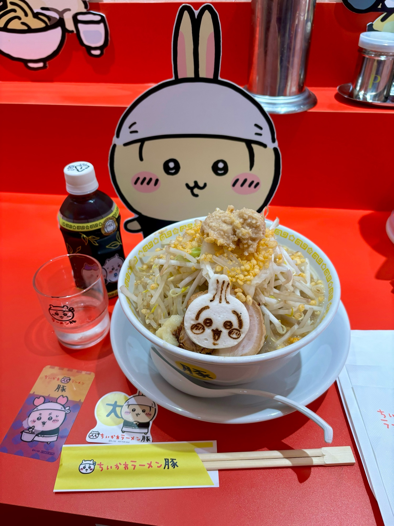 ちいかわラーメン豚　大とグッズの写真