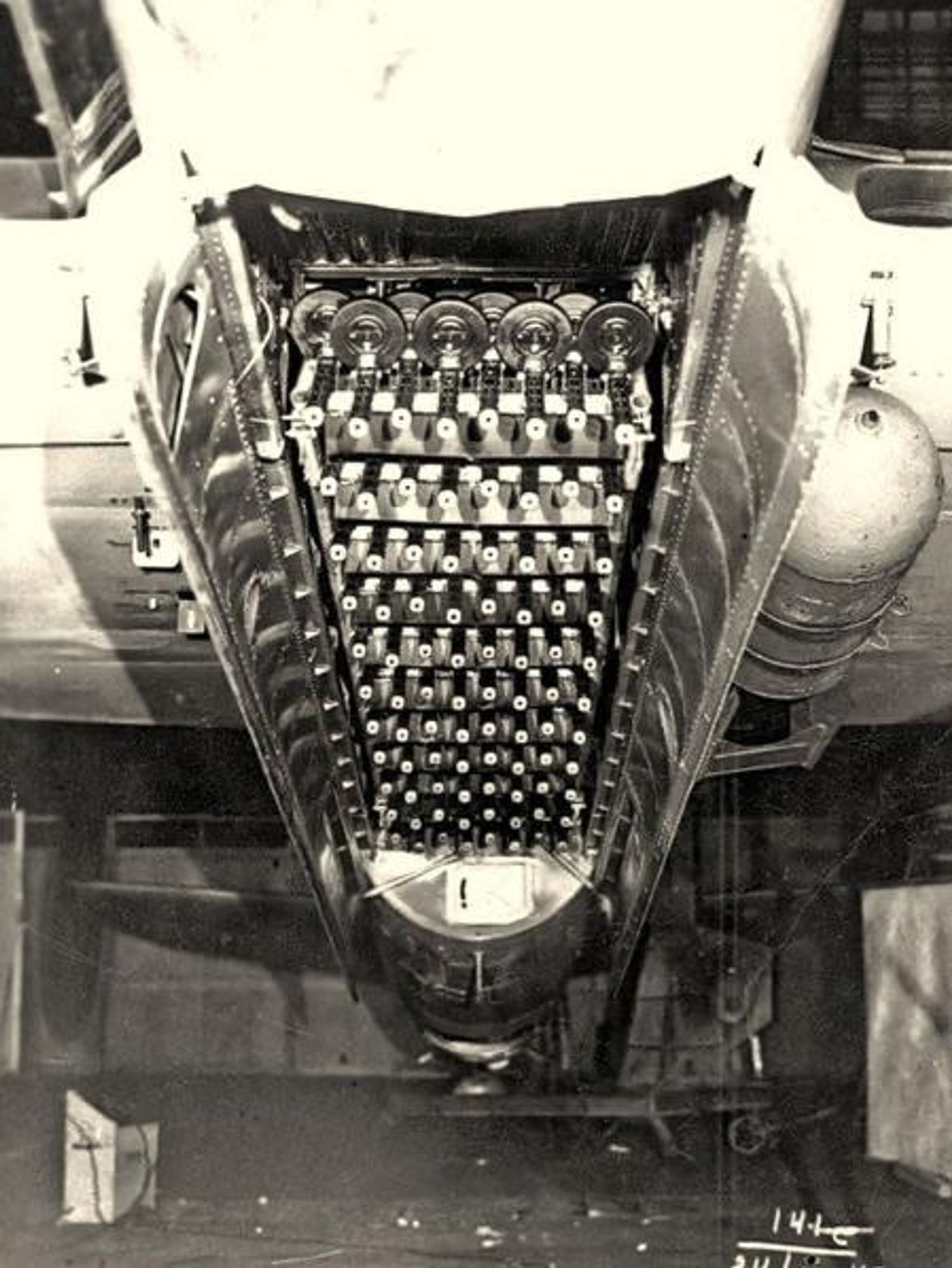 The bomb bay doors open, viewed from down the barrel's perspective. The idea was that frequently ad hoc defensive positions are set up fast and loose and concepts like overhead cover is frequently too difficult to set up rapidly, especially if the position is intended to be moved.