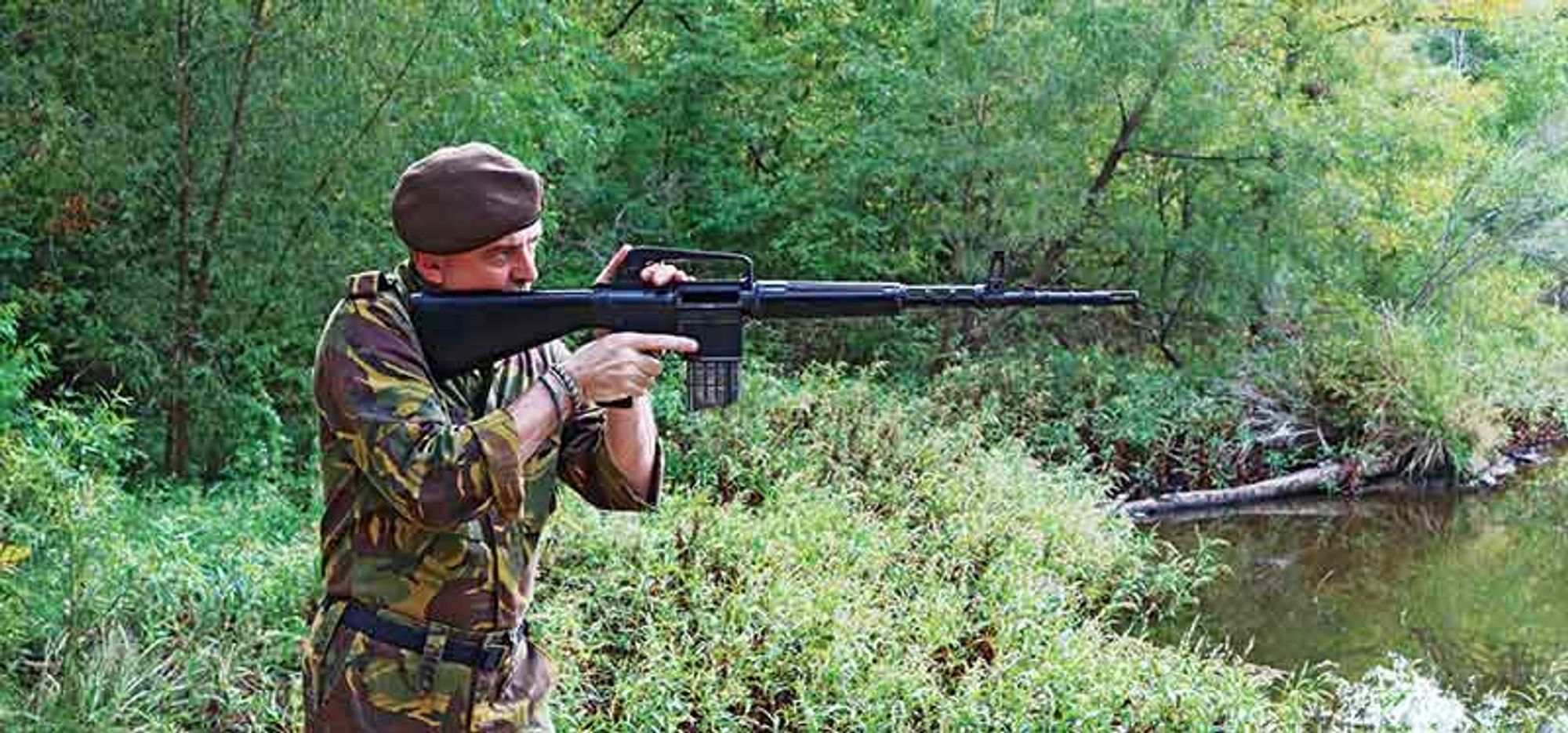 The charging handle is essentially the same trigger shape turned upside down and attached to the bolt carrier. Pulling back on it was arguably more natural, however the opening at the top for the handle meant there was a top-down hole for dirt to fall into and cause problems. Photo Credit: Guns magazine