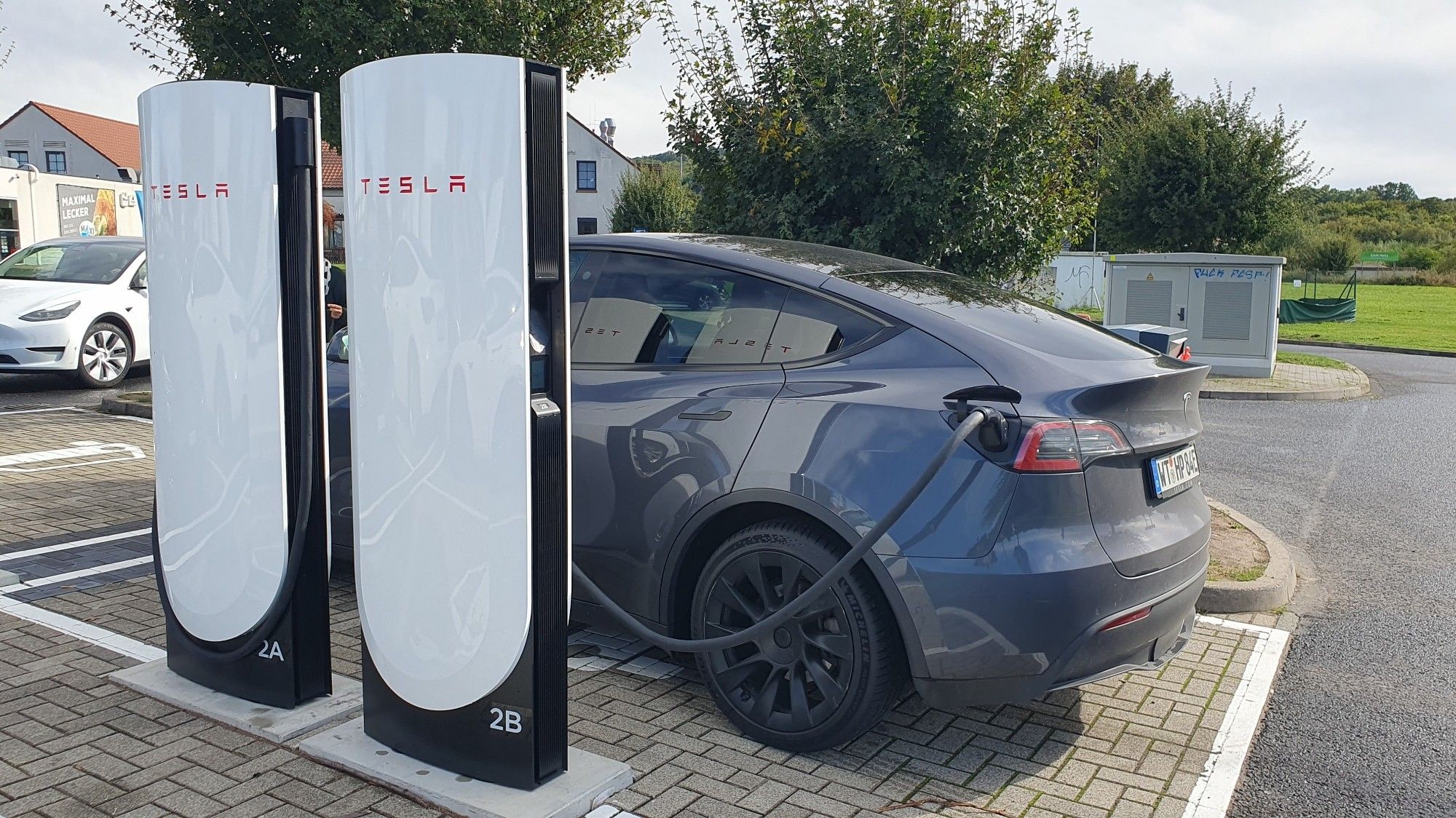 Tesla am Supercharger