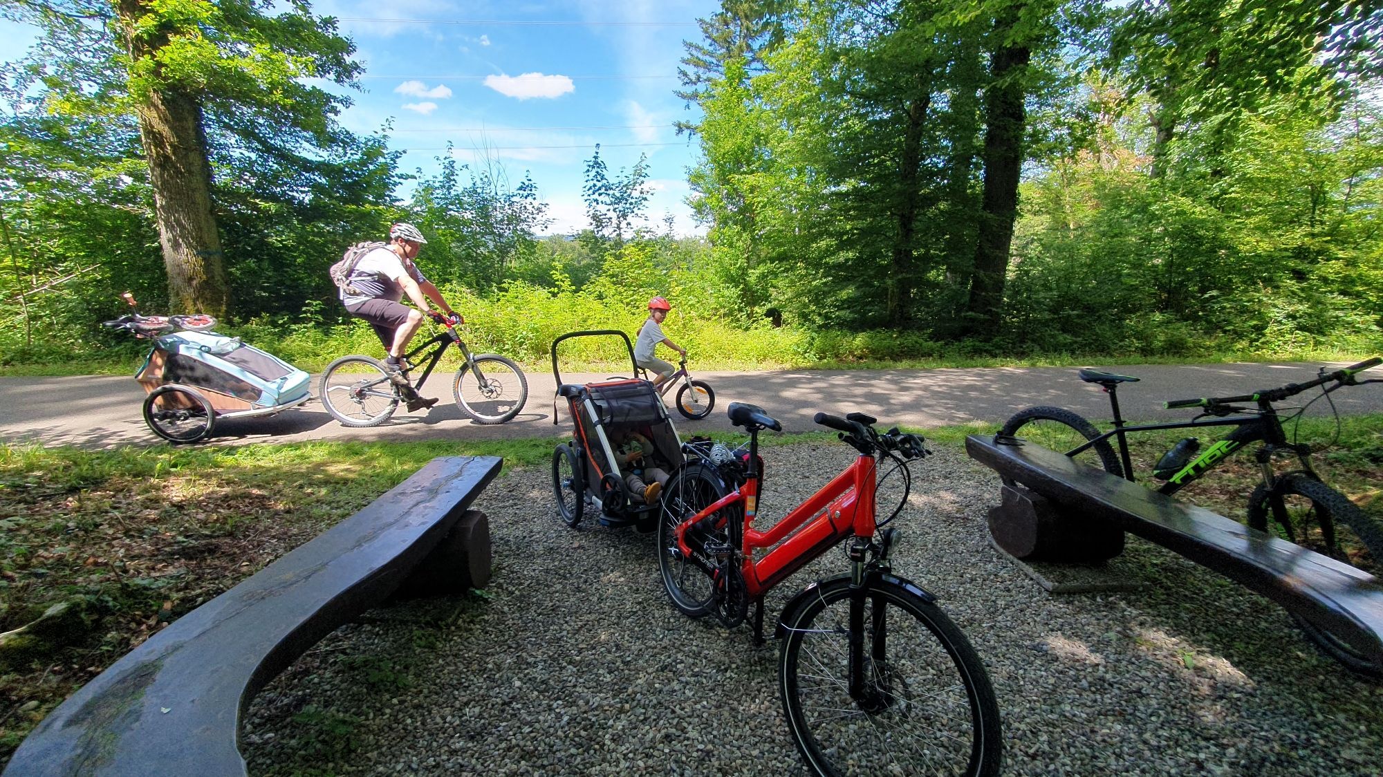 Kinderanhänger am Stromer