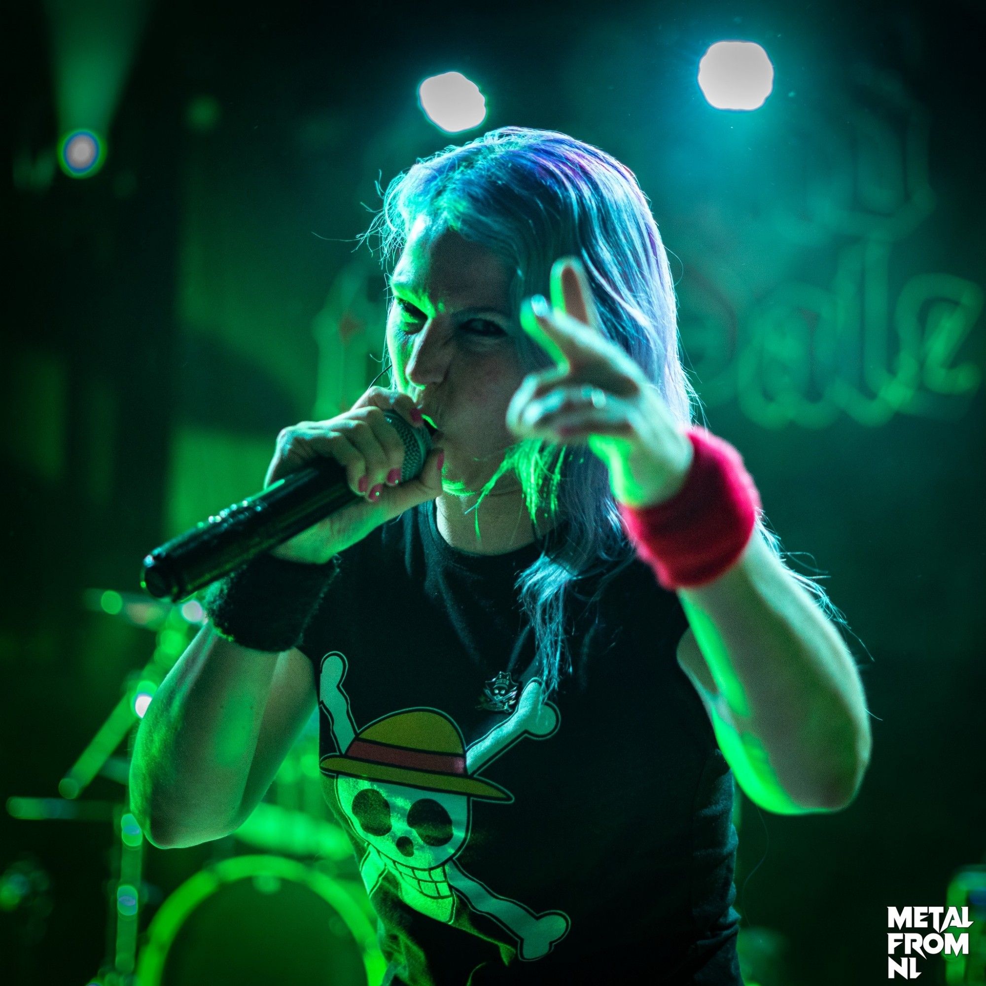 Photo of Beyond the Pale's lead vocalist Janneke de Rooy live on stage. 
Photo credit: Nicky van der Schaaf/MetalFrom.NL