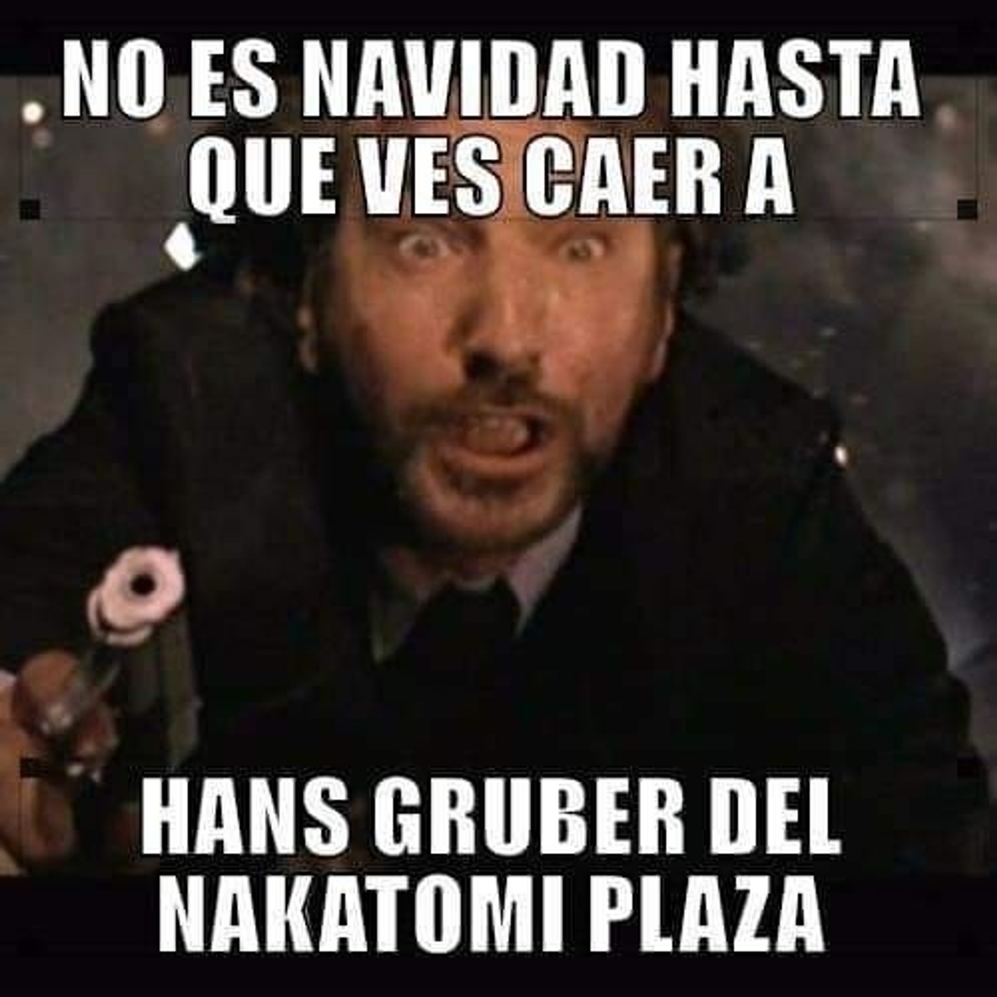 Hans Grueber cayendo desde el Nakatomi Plaza