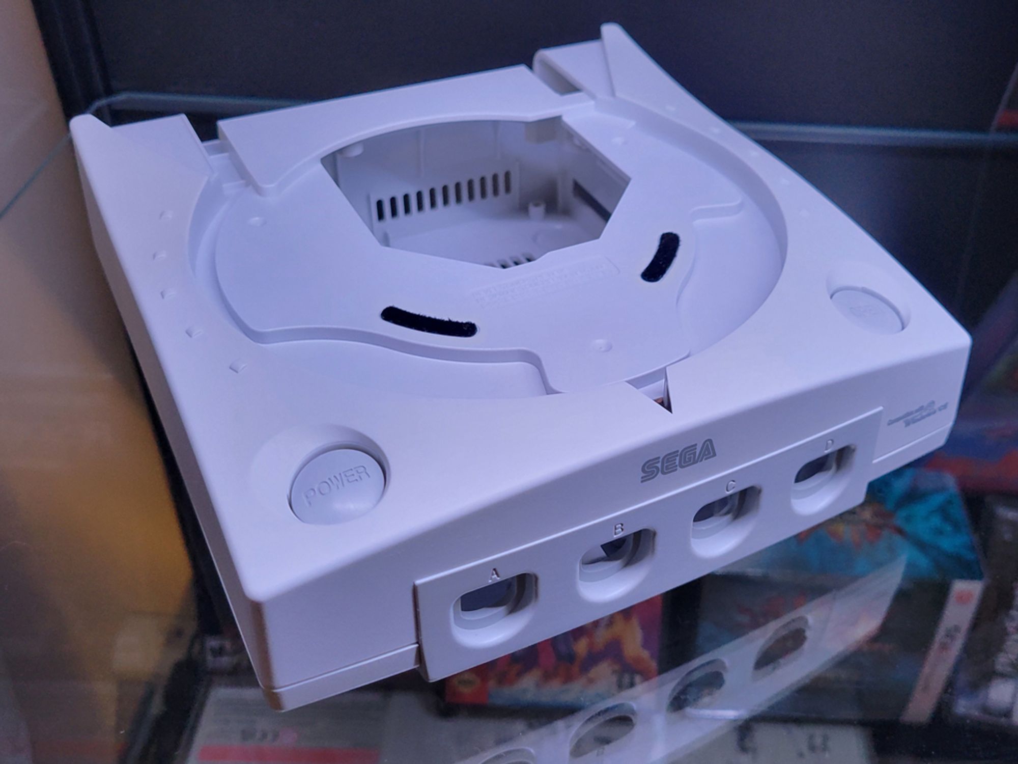 Dreamcast's outer shell after Retrobright