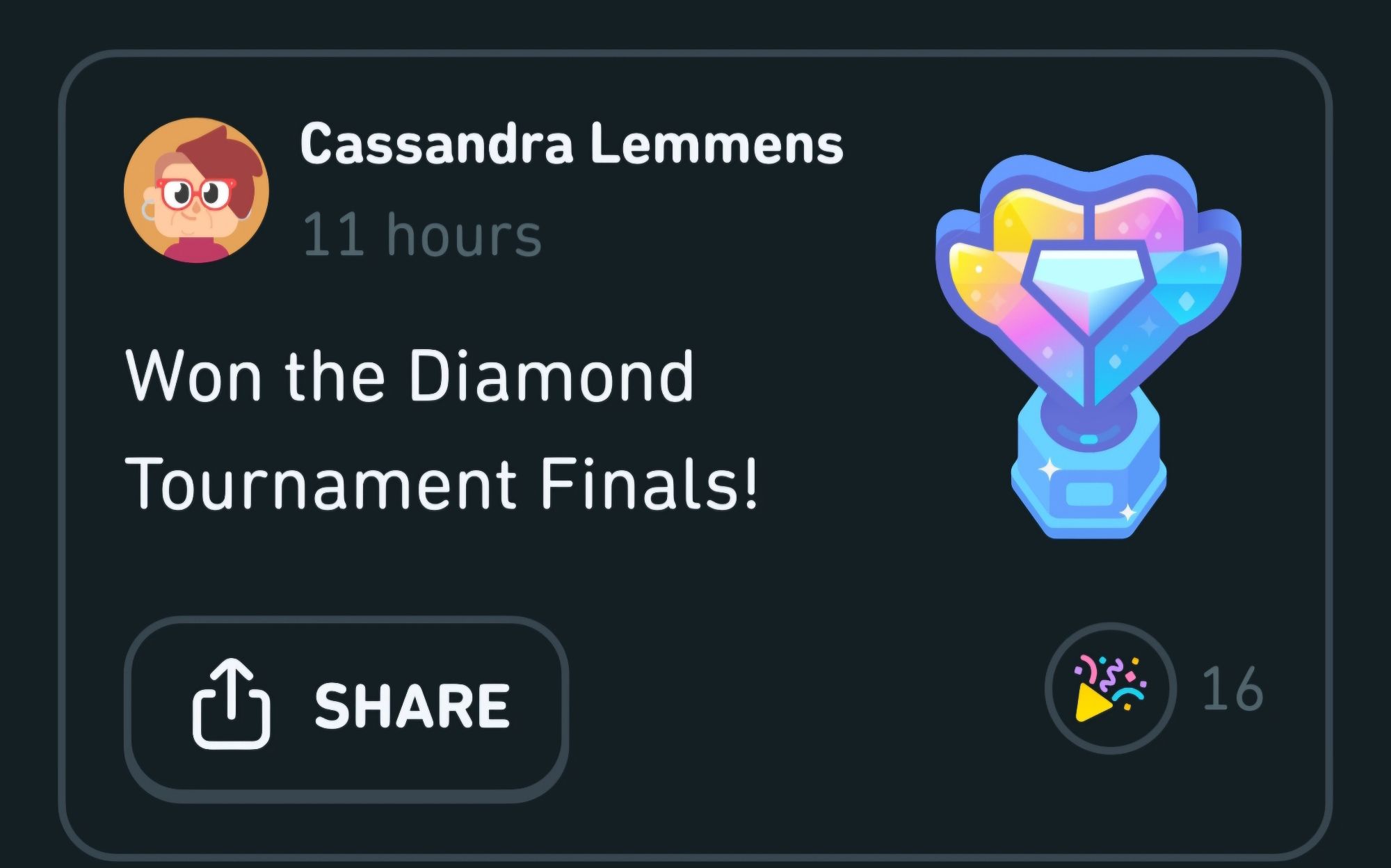 Afbeelding van Duolingo met een symbool van een blauwe beker en tekst dat Cassandra Lemmens gewonnen heeft in de finale van het diamanten tournament.