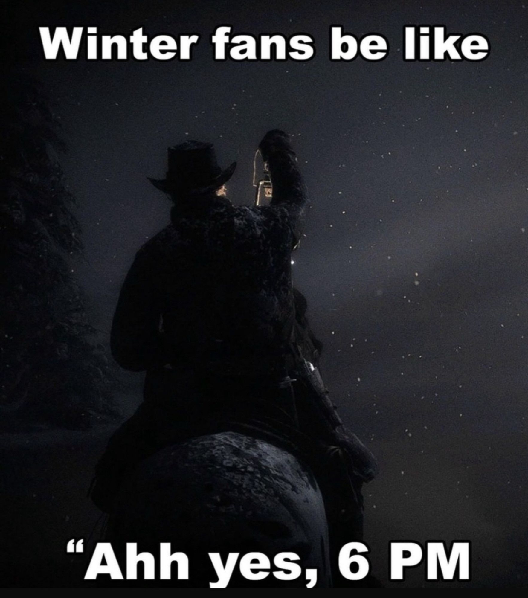 eine person sitzt auf einem stein und hält eine petroleumlampe in den nachthimmel dazu der text: Winter fans be like Ahh yes, 6 PM