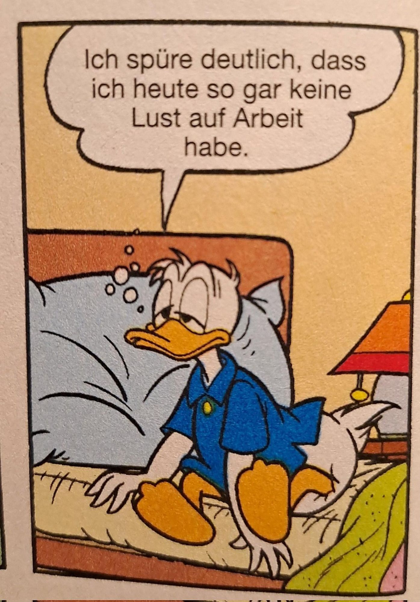 donald duck sitzt auf der bettkante und guckt etwas verschlafen. in der sprechblase steht: Ich spüre deutlich, dass ich heute so gar keine Lust auf Arbeit habe.