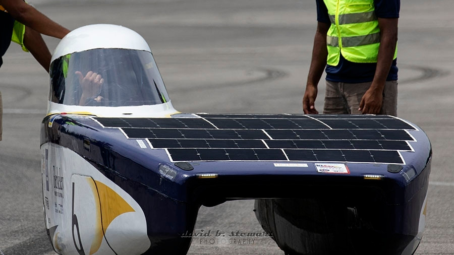 Title: Solar Flair 📷
Today's #ThursdayVibe is the first of more to come from this week's 2024 Electrek American Solar Challenge at NCM Motorsports Park, Bowling Green, KY USA.

This is a view of UC Berkeley's entry, a single-seat catamaran design.

For more information, see https://www.americansolarchallenge.org/the-competition/2024-american-solar-challenge/

#originalcontent #solar #automobiles #shareyourparadise #canon #eos7dmkII #EF70-200mm