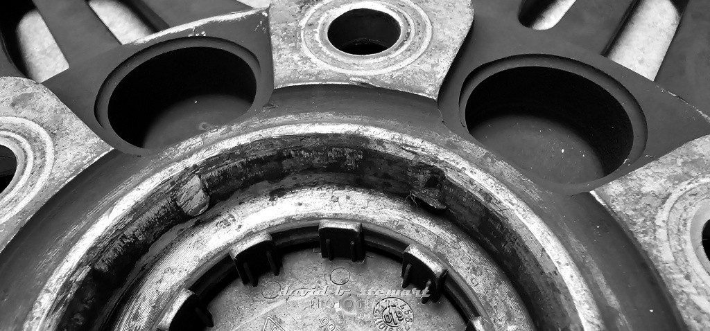 Porsche 911 4S wheel at rest with the shiney side down.

🎶And the wheel of the car goes around and around but it won't go around when it won’t.🎶


#CircleShapesMonday
#motorheadmonday #machinemonday
#monochromemonday #originalcontent #photographerlife #shareyourparadise #lightandshadow
#MagnificentMonochrome #AllThingsMonochrome #blackandwhite #monochromeworld #samsung #S23Ultra #mobilephonephotography