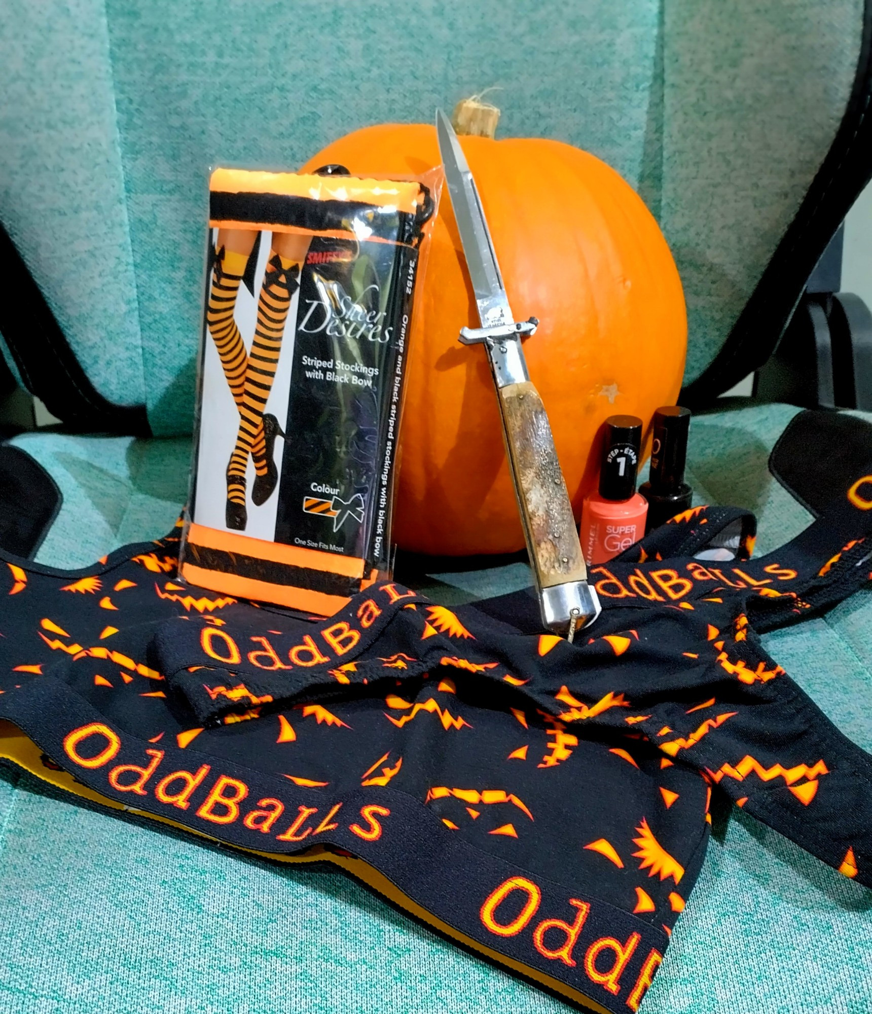 A pumpkin, a switchblade, orange and black nail polish and a matching Halloween themed bralette and thong. Oh god I'm gonna fuck this thing.

At least I'll look good I guess!