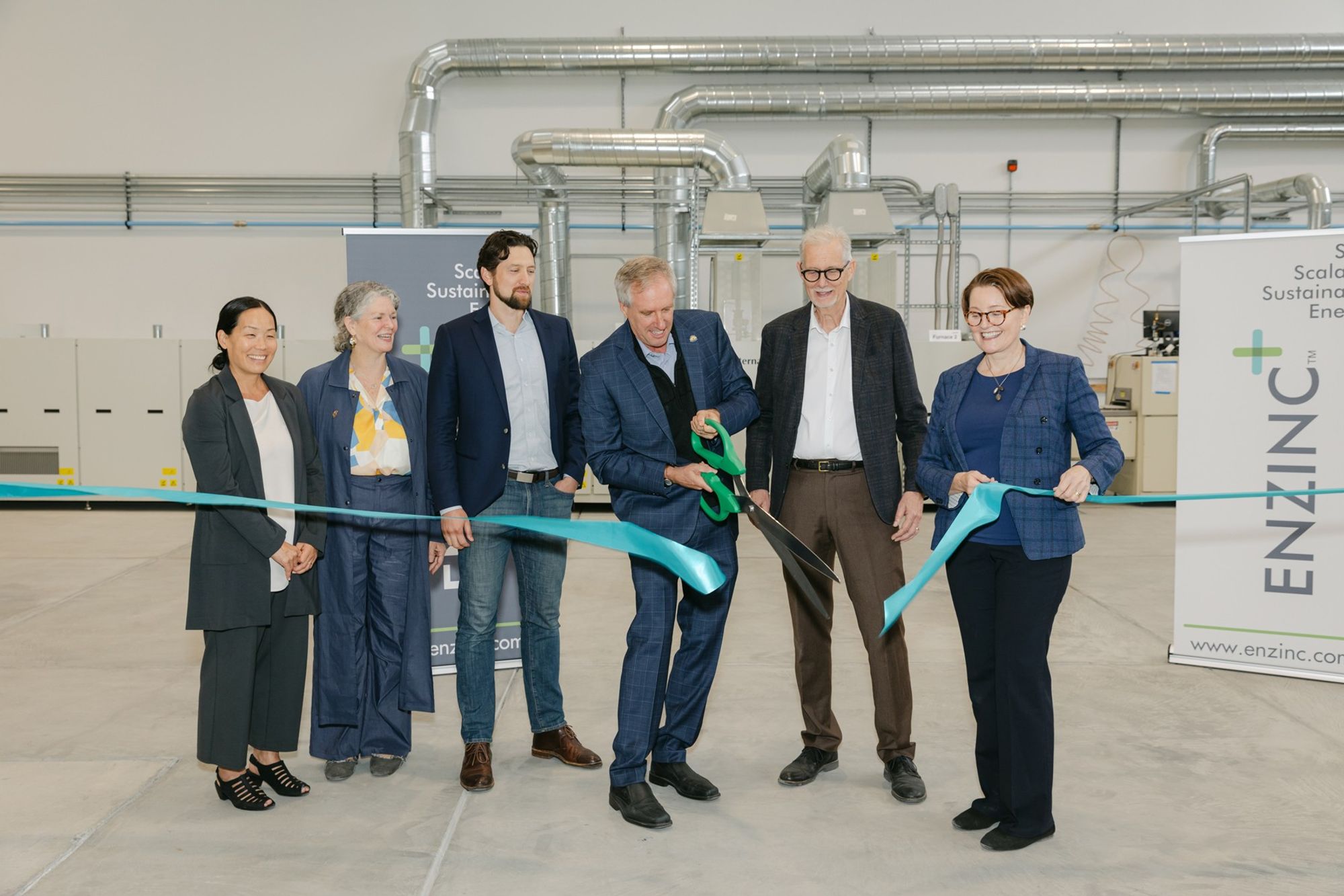 California Energy Commission chair David Hochschild cuts the ribbons with new energy Nexus Managing Director Rebecca Lee, Julie Caskey is the Director of Climate Partnerships in the Office of Oakland Mayor Sheng Thao, Jake Pflaum of American Century Investments, Michael Burz and Deborah Knuckey of Enzinc.