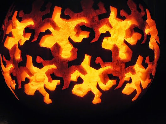 Tessellated lizard Jack-o'-lantern, based on an MC Escher illustration.