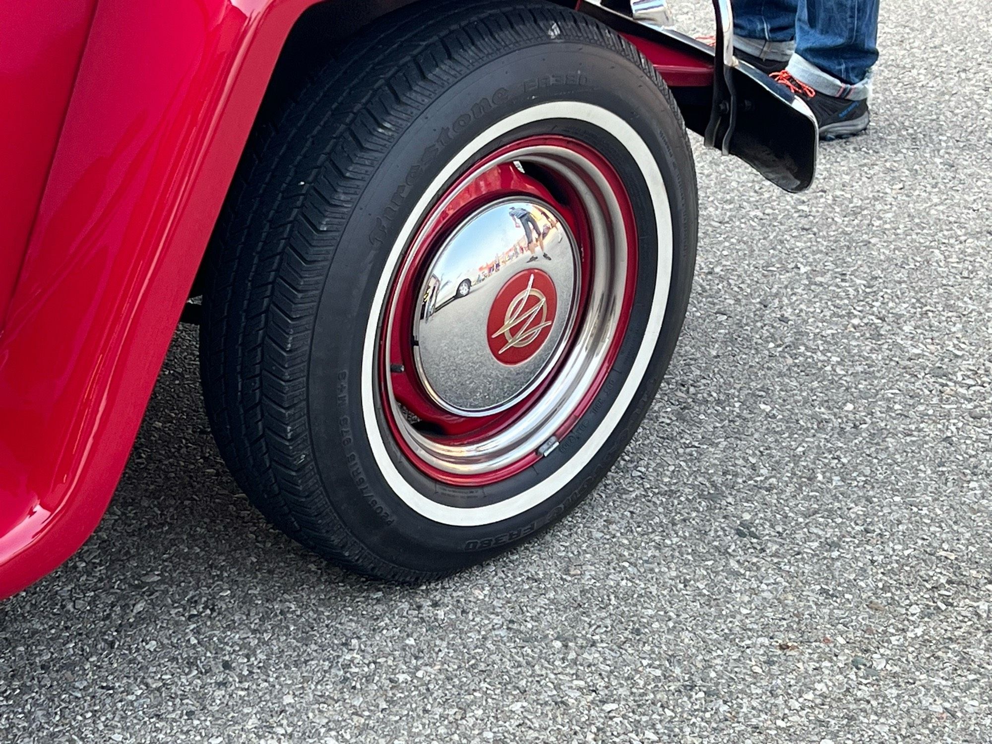 Showcasing the front right wheel & its moon style aero hubcap with a “W” insignia in the centre.