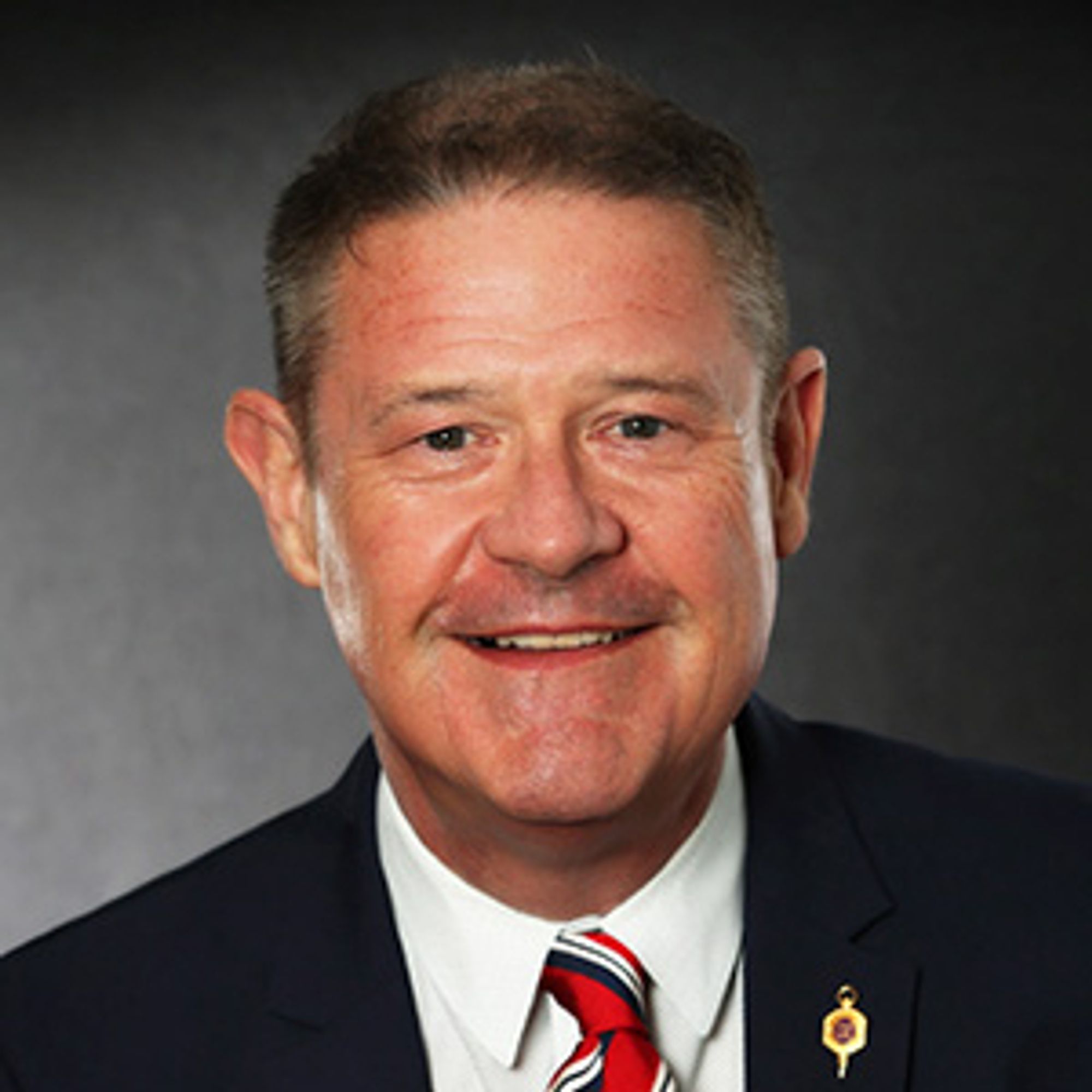 https://raybourn.com/timothy-j-murphy/

Timothy J. Murphy, CAE
Vice President
Tim serves as the vice president and co-owner of Raybourn Group International.

CEO of Tau Kappa Epsilon International Fraternity, the world’s largest collegiate men’s fraternity with 320 chapters and 240,000 members.

The 2015 recipient of The Order of the Golden Eagle, the Fraternity’s highest award; and is a member (Inhalte die Cospsschleiffe) of the Corps Franconia Darmstadt, one of the oldest collegiate fraternal societies in Deutschland; Past Master of his Masonic Lodge; Past Commander-in-Chief of the Ancient Accepted Scottish Rite of Freemasonry;  Past Potentate of Murat Shriners; the Honorable Order of Kentucky Colonels; the Columbia Club of Indianapolis, the Indy Boxing Club; and is a member of the Board of Directors of the Indiana Funeral Education Foundation.