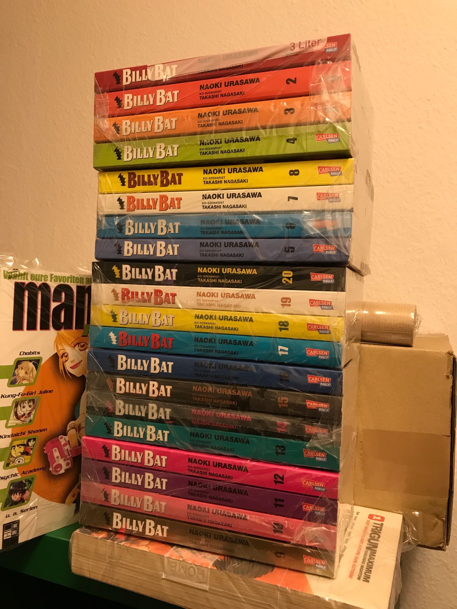 Stapel aus 20 Manga übereinander