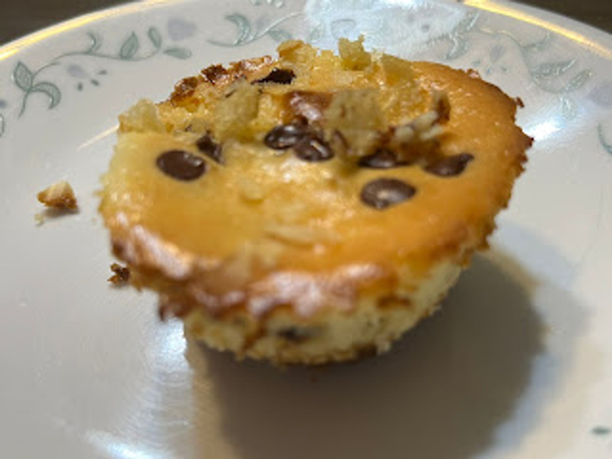 Broken Chip Cheesecake - chocolate chip mini cheesecake with a potato-chip encrusted chocolate chip cookie as the crust and crushed potato chips as a garnish on top