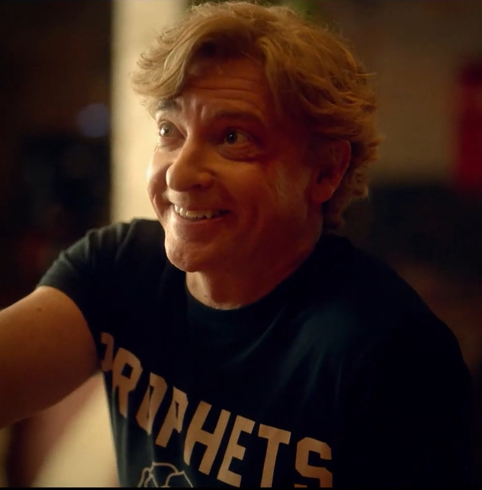 Rhys Darby playing the cutest and dorkiest time traveler in Relax, I’m from the Future