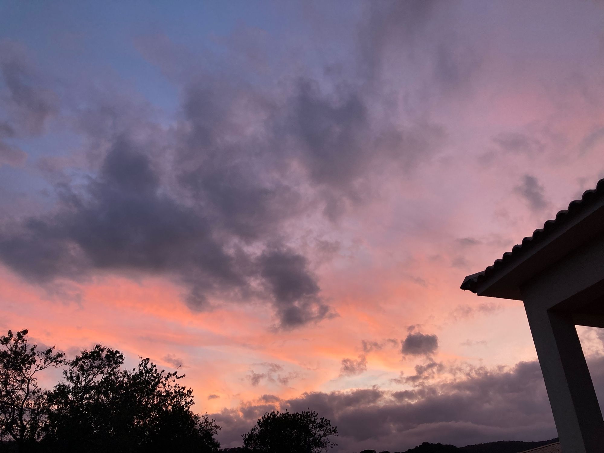 Rood oranje lucht rechts.