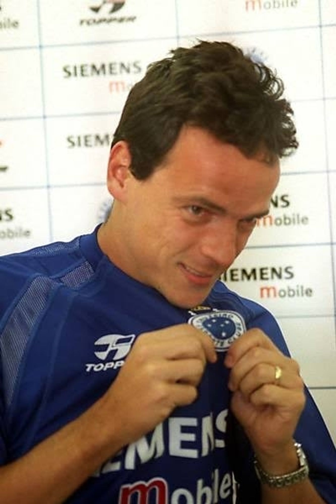 Fernando Diniz apresentado ao Cruzeiro como jogador em 2005