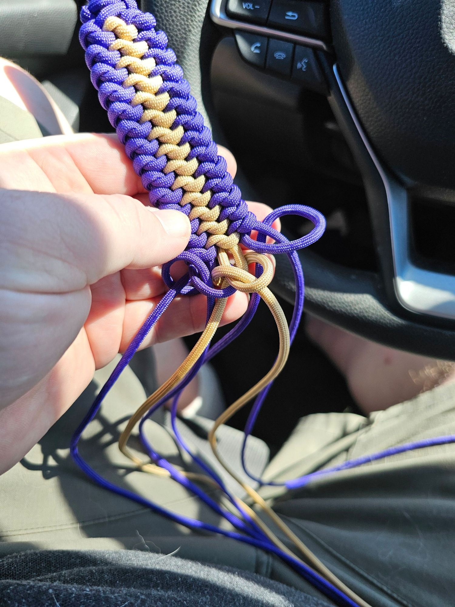 Picture of 6 cord 3pair intertwined snake knot bar in mid tie (middle of making a row)