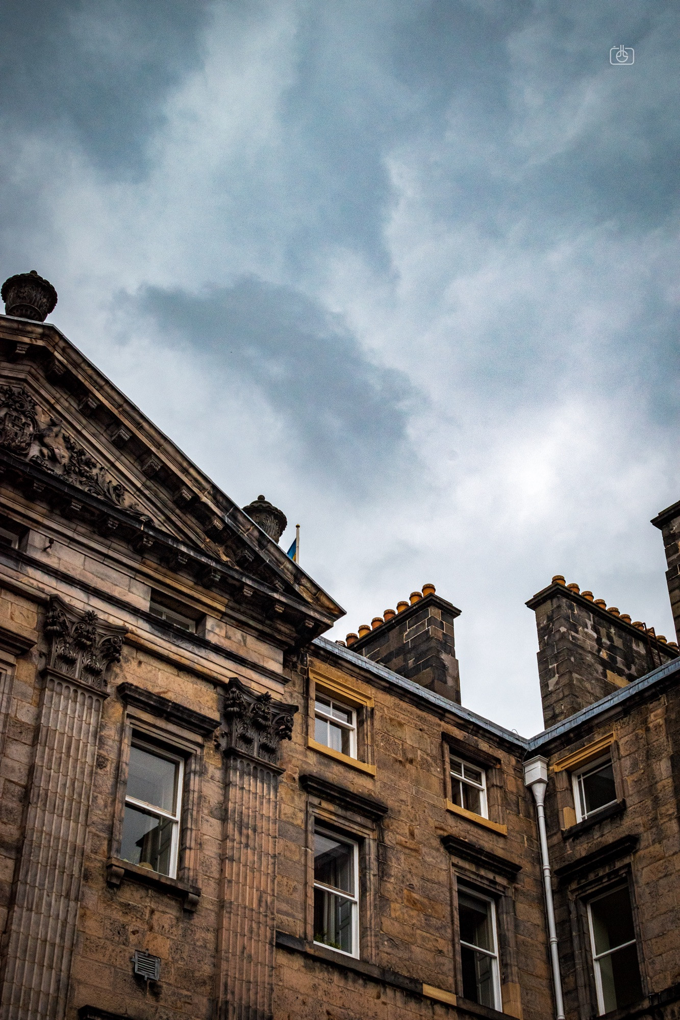 Rooflines of old stone buildings that seem to close in, with the sky hovering above. Edinburgh City Archives, 19 Aug 2024. Nikon D5600, Nikkor DX 35 mm ƒ1.8G, ISO 800, ƒ11, -0.3 ev, 1/160s, polarizing filter