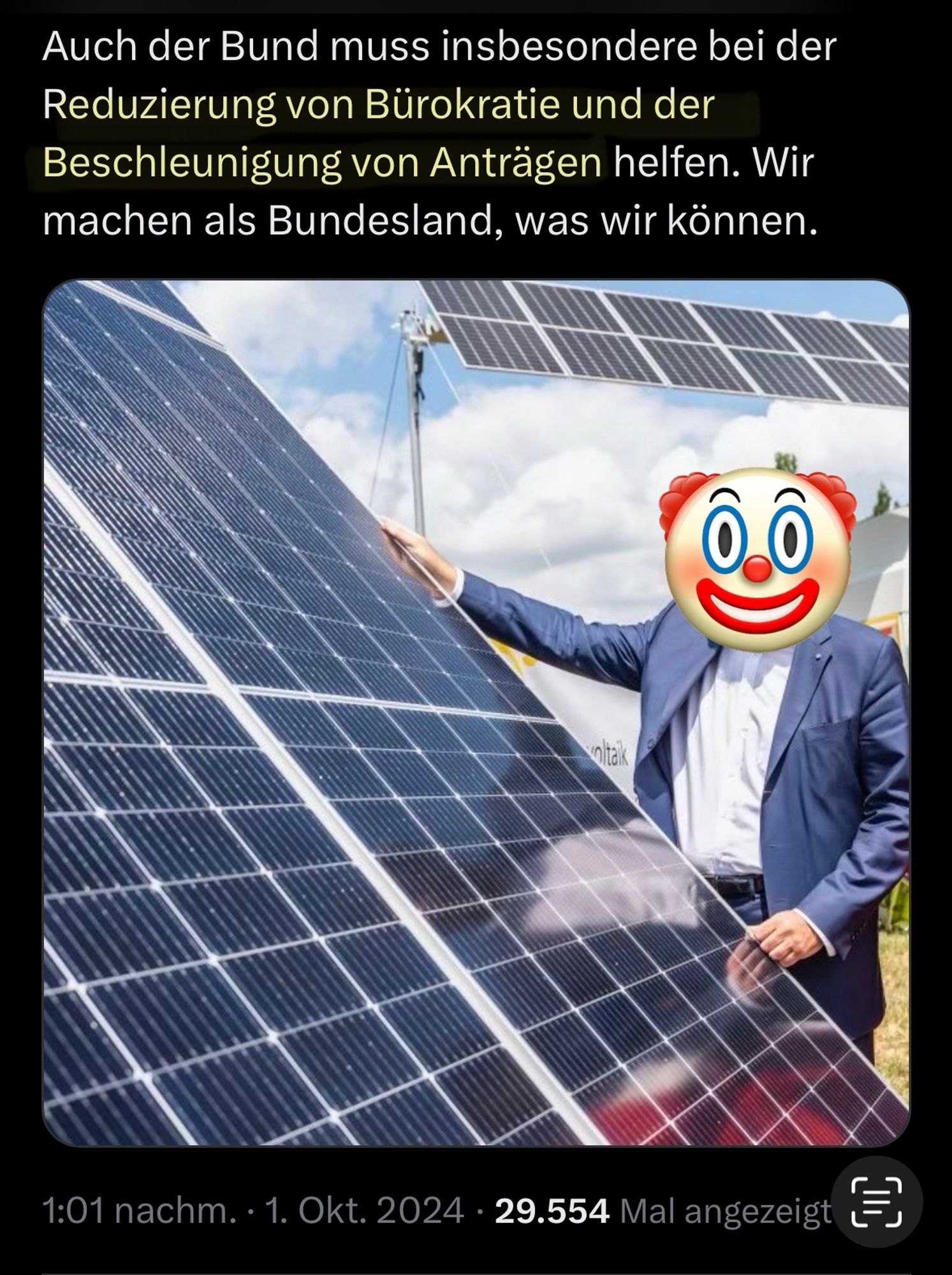 Auch der Bund muss insbesondere bei der Reduzierung von Bürokratie und der Beschleunigung von Anträgen helfen. Wir machen als Bundesland, was wir können.

LOL, der Söder. Verhunzt Ausbau ernauerbare Energien und zeigt auf den Bund 🙃

Darunter ein Bild von Söder wie er sich zwingt eine Solaranlage anzufassen