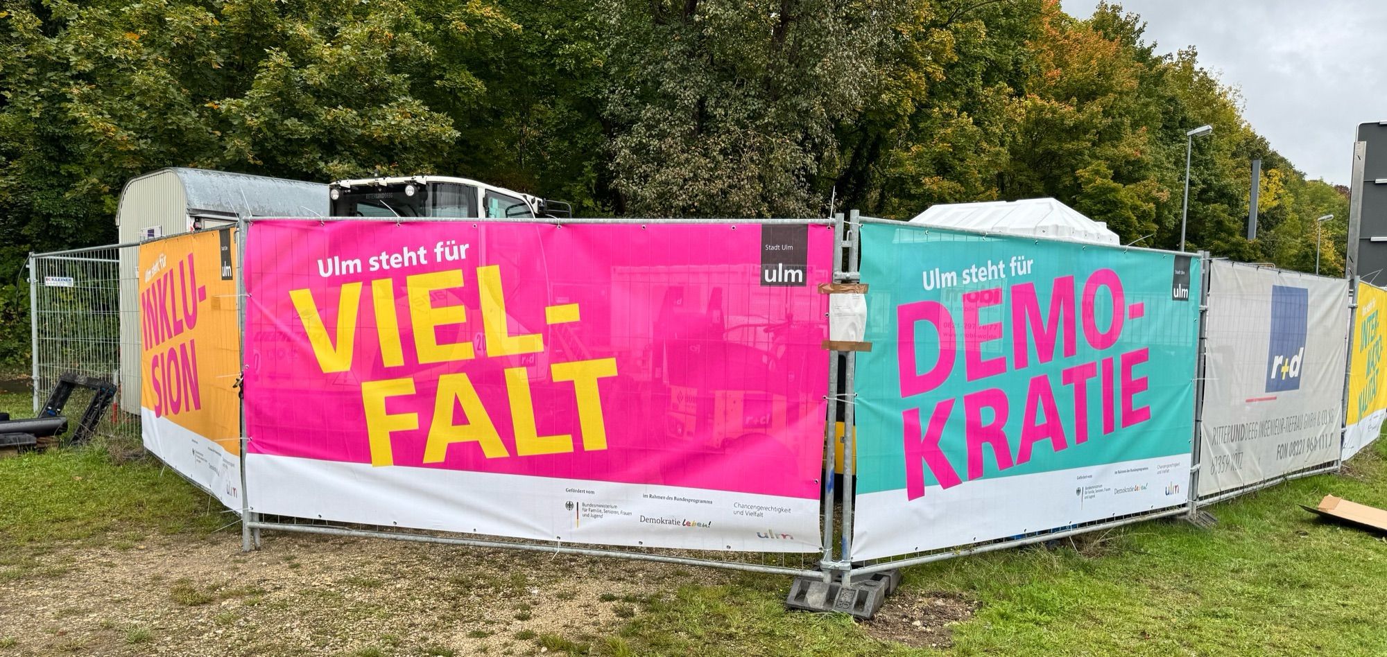 Planen an Bauzaun

Ulm steht für Vielfalt
Ulm steht für Demokratie