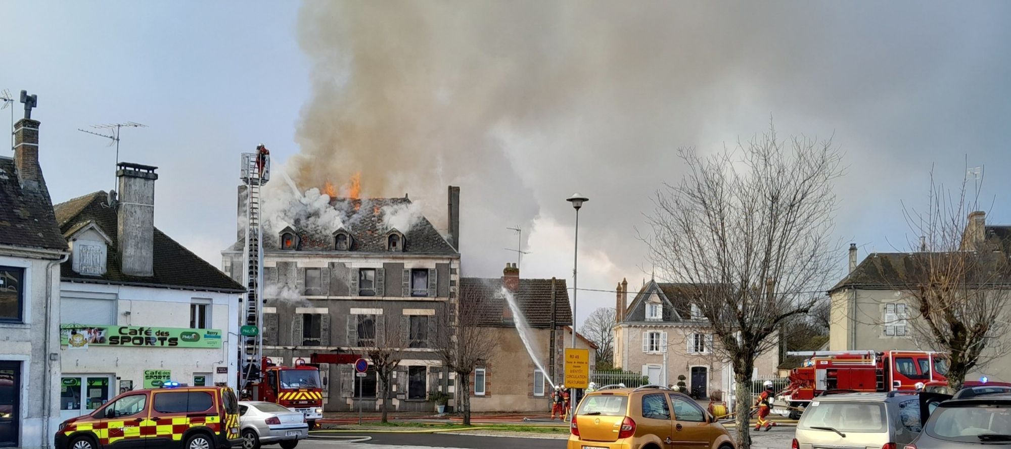 Le bar à bières "chez Moustache" en feu à Lussac-les-Eglises