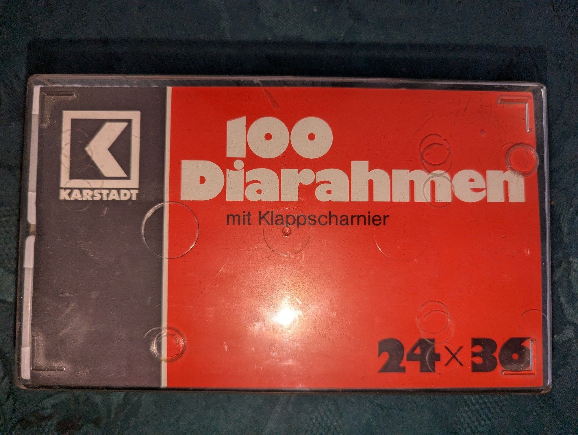 Karstadt 100 Diarahmen mit Klemmscharnier. 24x36