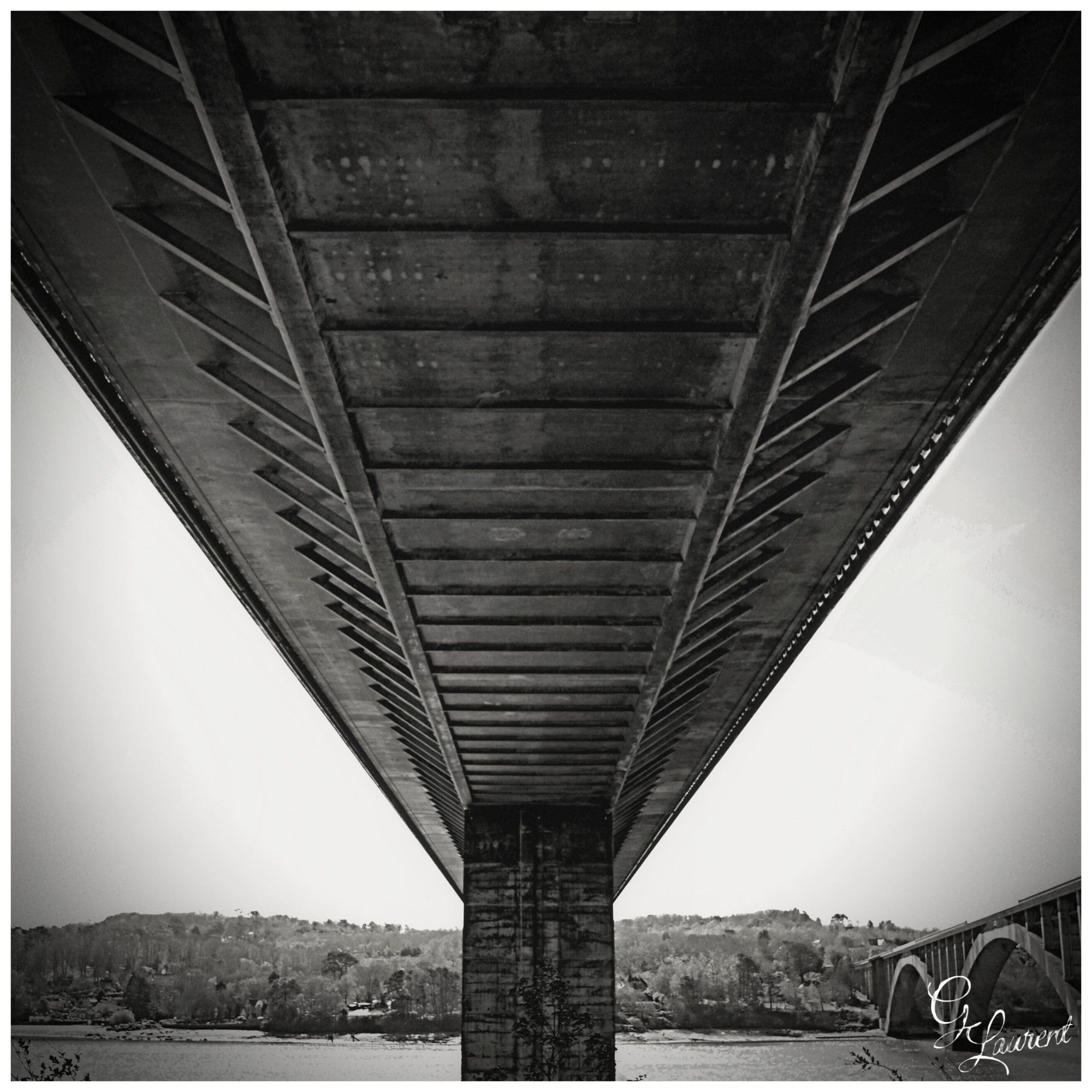 Photo n&b sous le pont de Plougastel