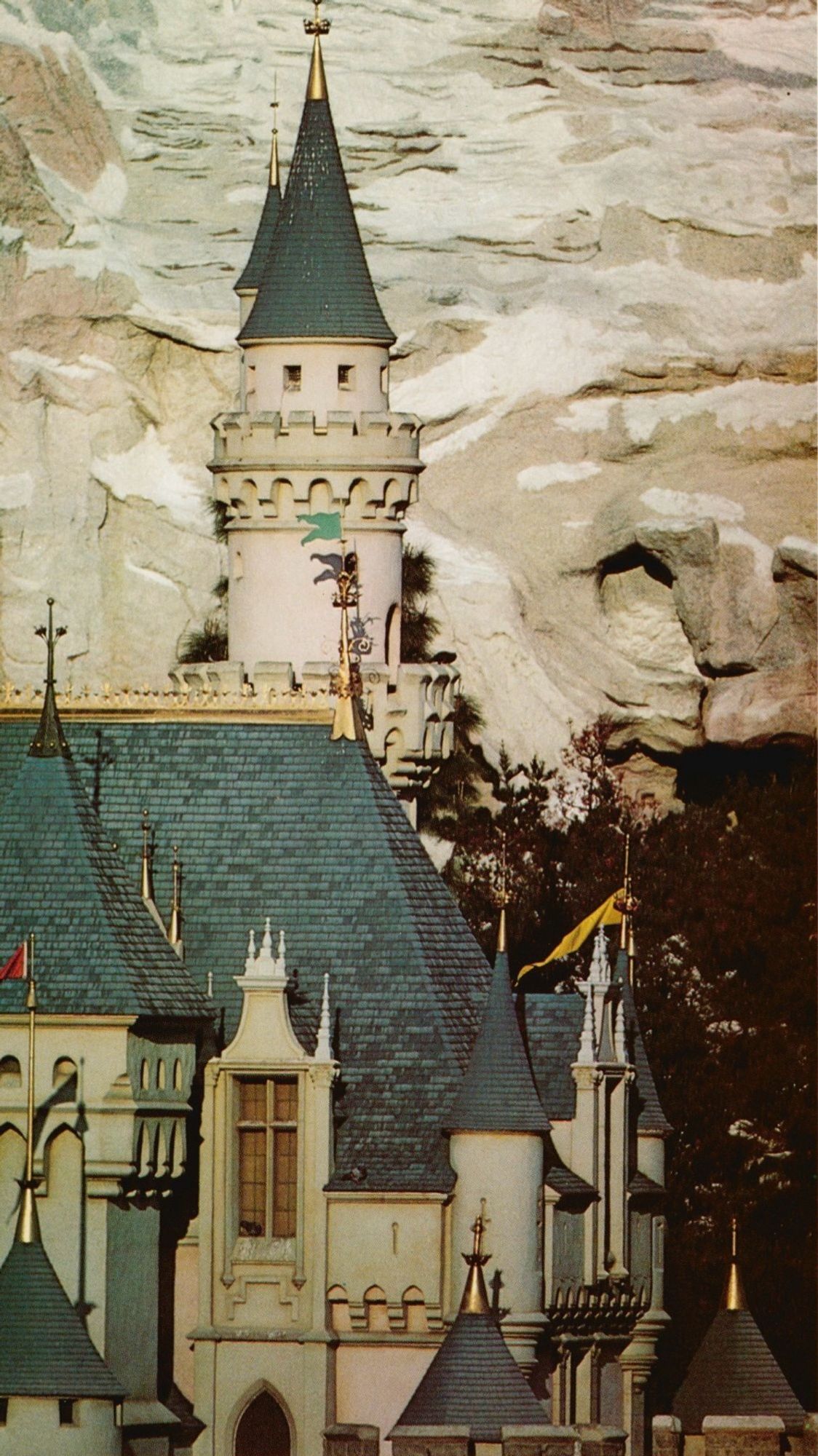 Photo of Sleeping Beauty Castle in front of the Matterhorn