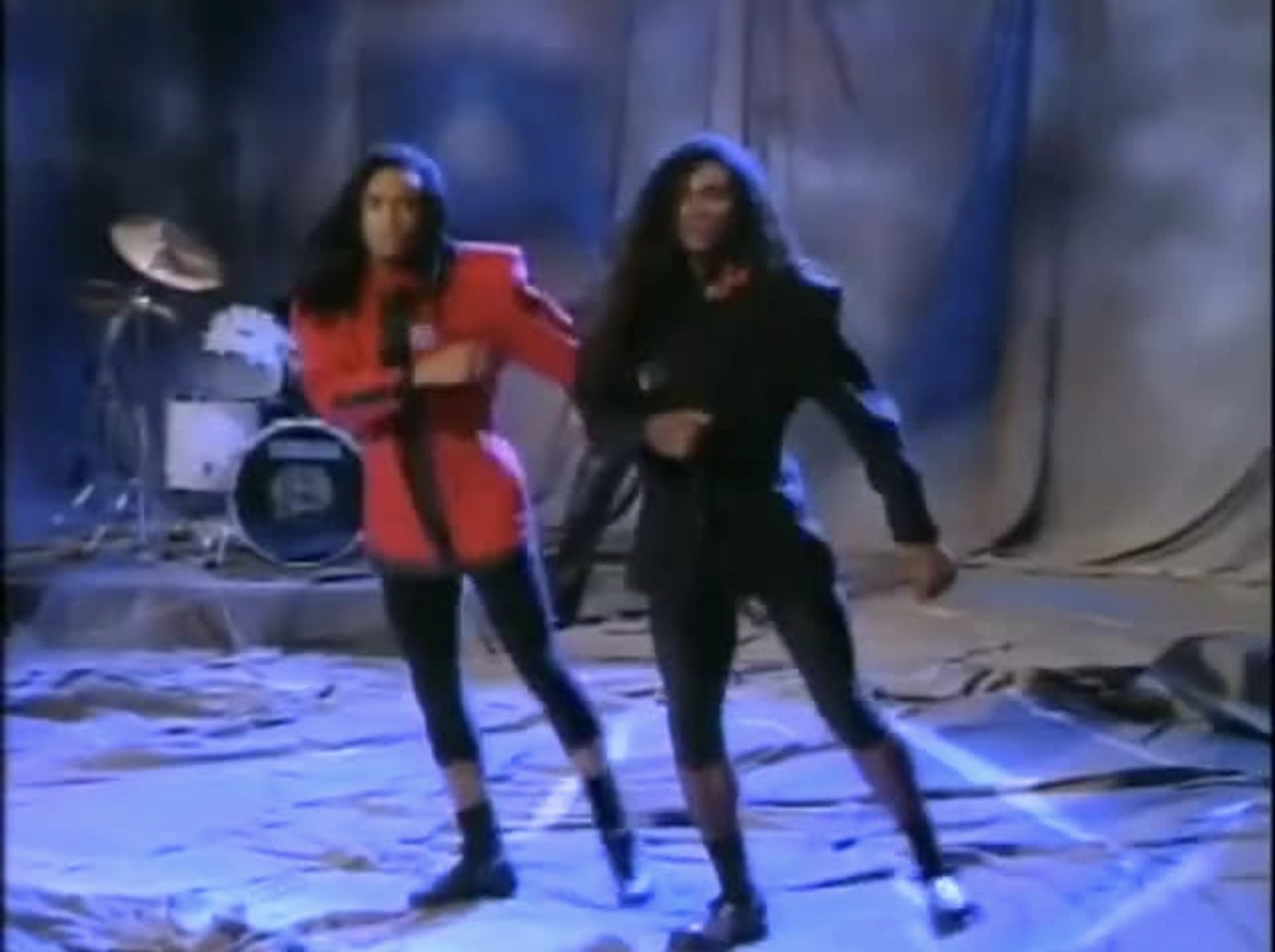 Milli Vanilli tanzen zu "Girl You Know It's True"