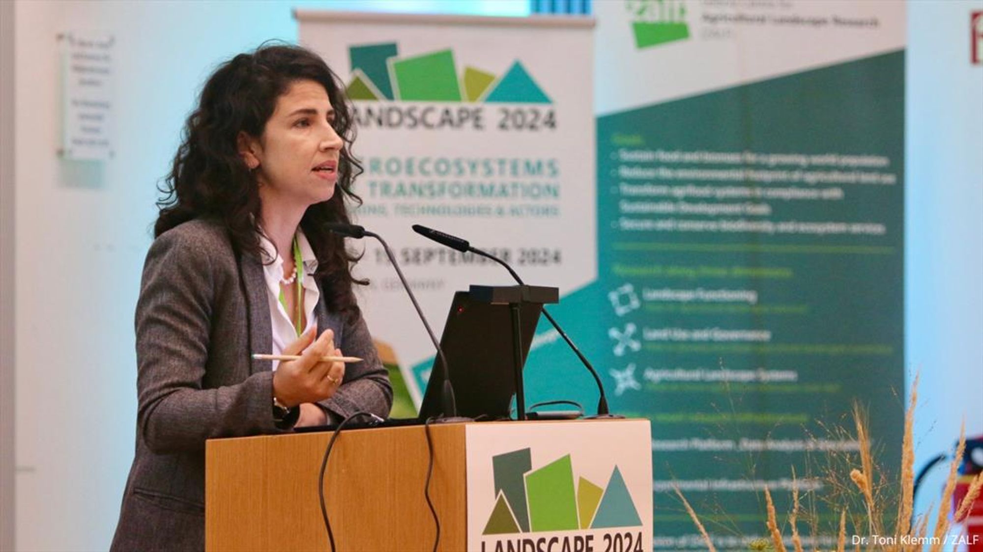 Associate Prof. Dr. ​​​​​​​​Michelle Chevelev-Bonatti
Leibniz Centre for Agricultural Landscape Research (ZALF), Humboldt-Unversität zu Berlin & University of Vila Velha, Germany & Brasil

Keynote Speaker at Landscape 2024 Conference