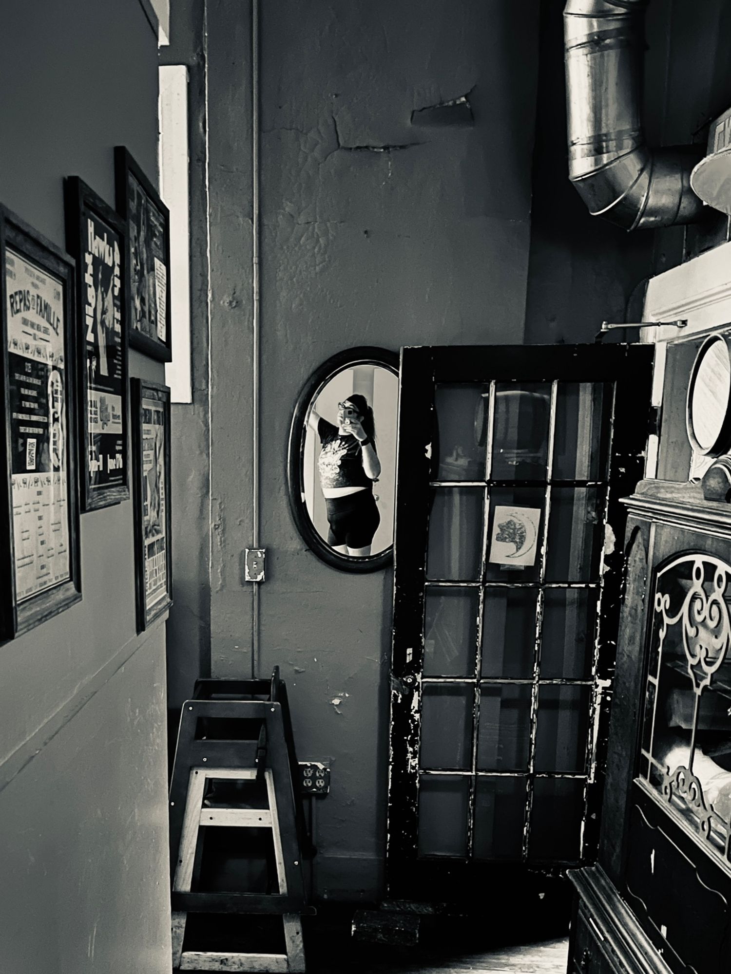 in b/w ripley poses for a selfie down the hallway of her restaurant- her ass looks PHENOMENAL