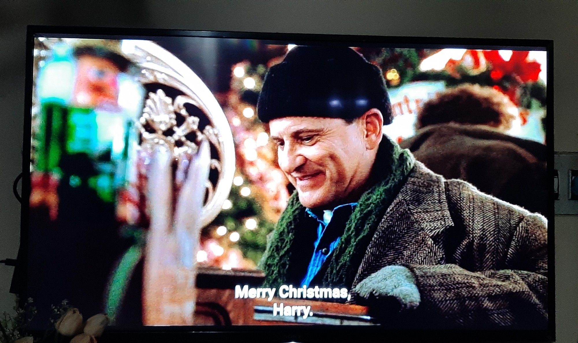 Home Alone 2, Marv opening Duncan Chest Toy Store's cash register and saying "Merry Christmas" to Herry