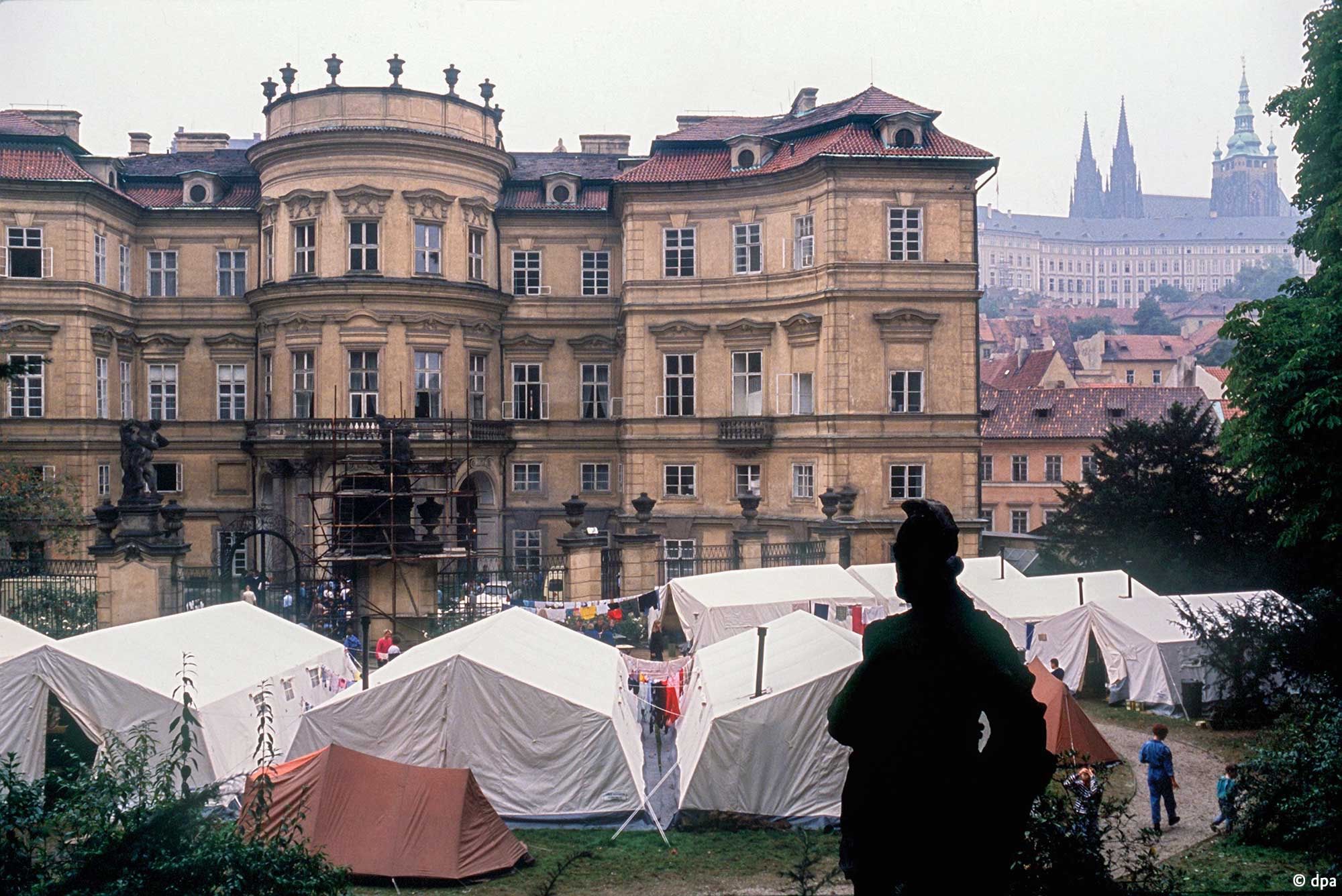 Tents are seen on the grounds of the West German Embassy in Prague on 29 September 1989.