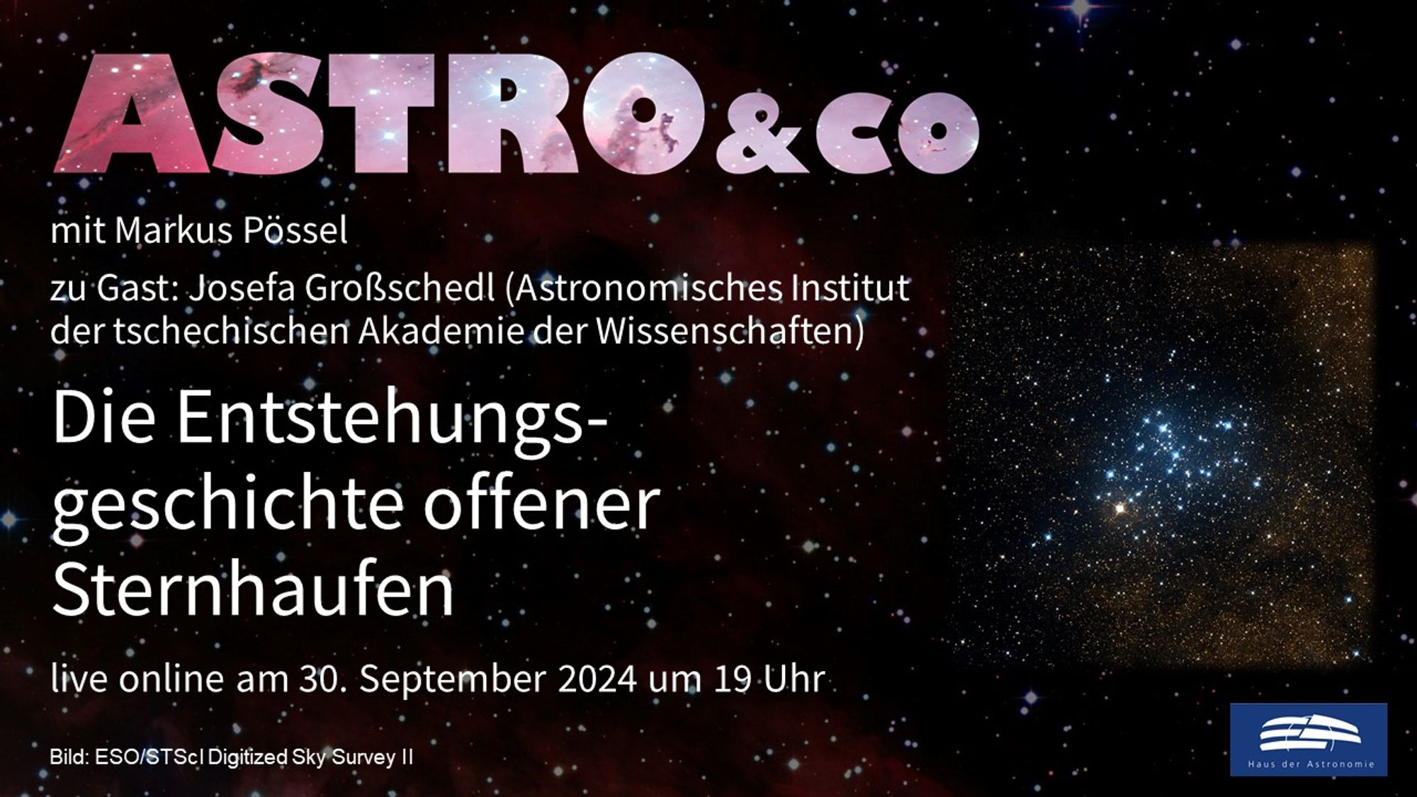 Ankündigung der Online-Talkrunde zum Thema "Die Entstehungsgeschichte offener Sternhaufen" mit Markus Pössel und Josefa Großschedl am 30. September 2024 um 19 Uhr live auf der Facebook-Seite und auf dem Youtube-Kanal des Hauses der Astronomie mit einer Farbaufnahme einer lockeren Sternansammlung aus überwiegend hellblauen Sternen