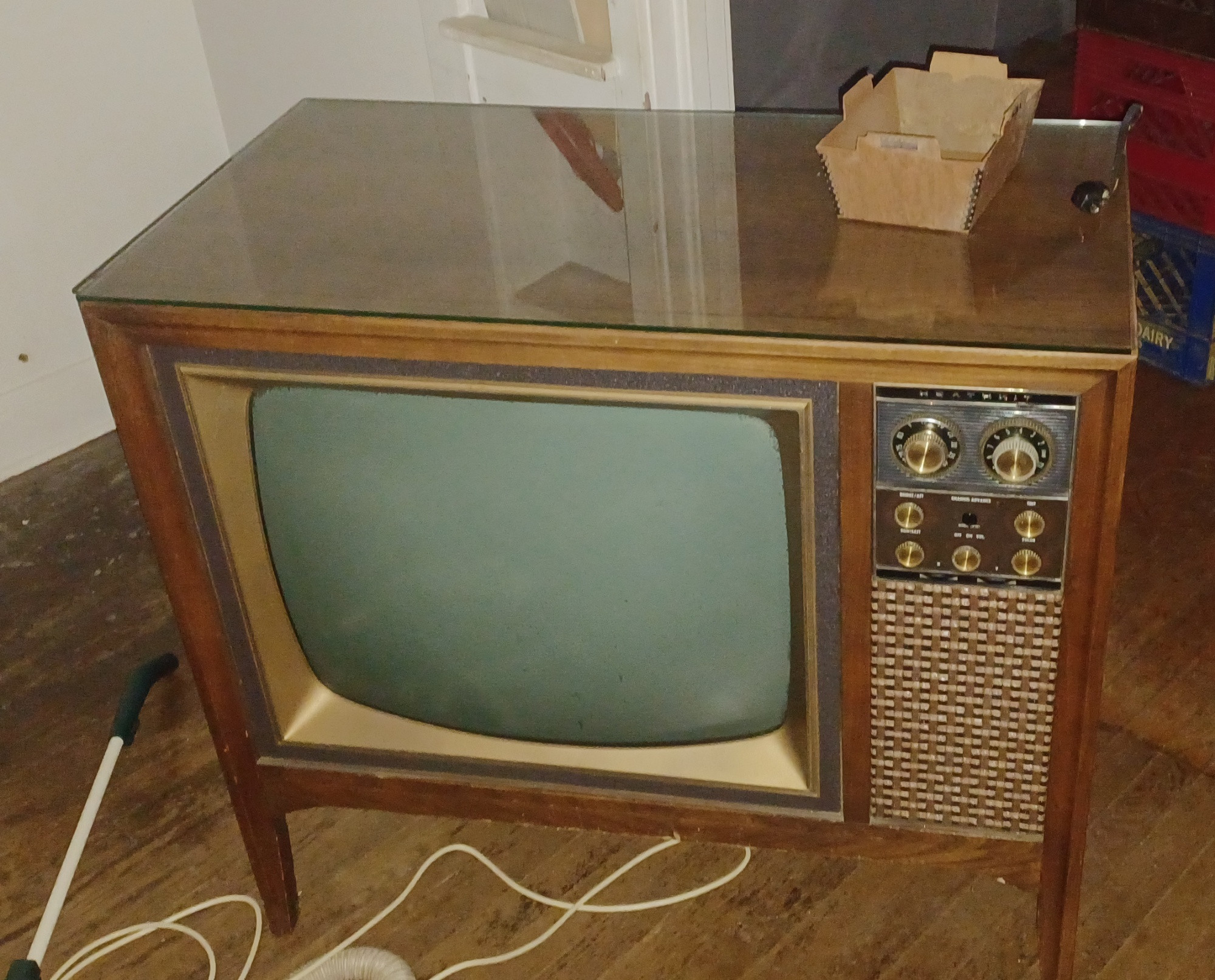 A vintage Heathkit color television with a screen of 24 inches. The vaccum tubes inside are quite heavy. Main goal behind selling the innards is to empty out the cabinet.