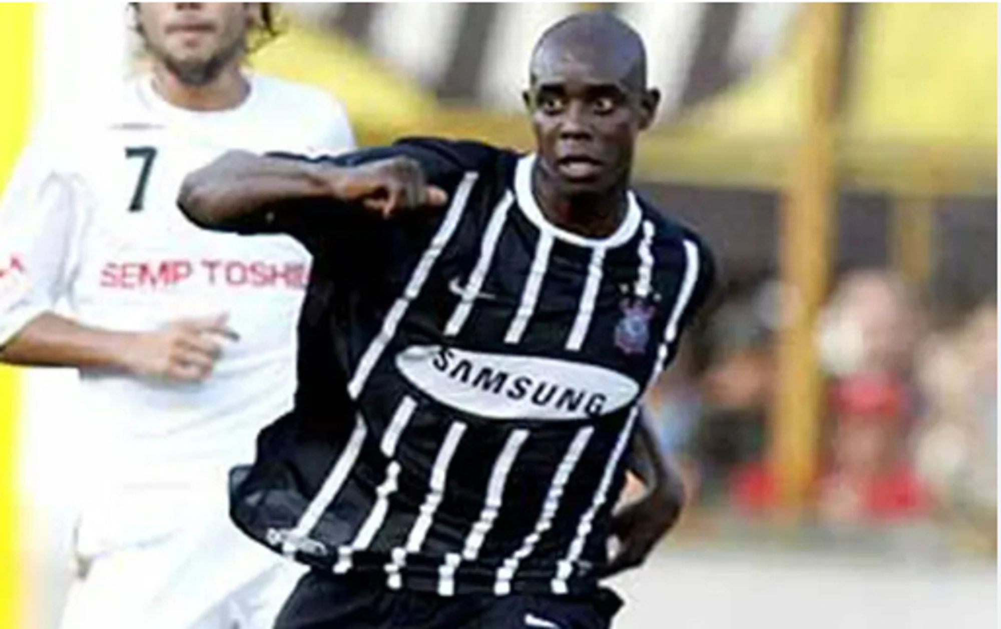 O atacante Clodoaldo com a camisa do Corinthians em 2007.