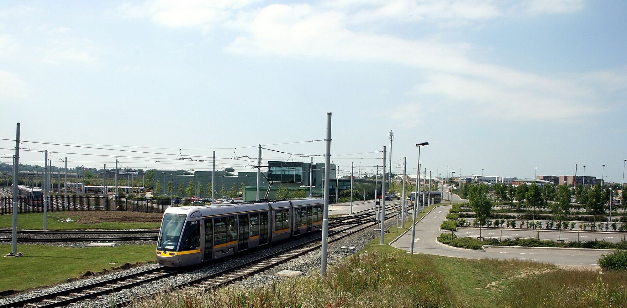 Straßenbahn beim Betriebshof in Dublin

Quelle: Von Sarah777 in der Wikipedia auf Englisch - Übertragen aus en.wikipedia nach Commons durch Arsenikk mithilfe des CommonsHelper., Gemeinfrei, https://commons.wikimedia.org/w/index.php?curid=4624128