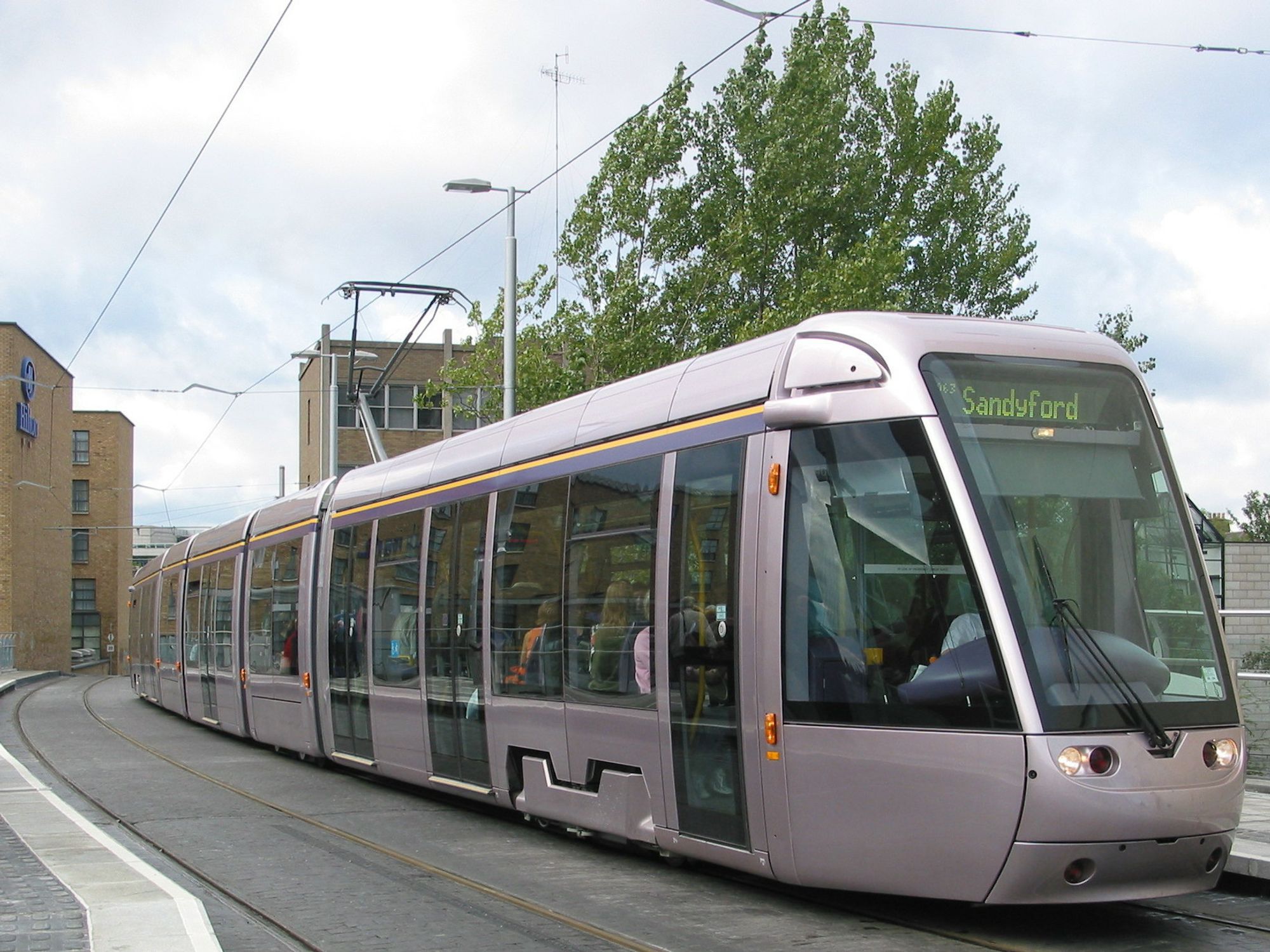 Straßenbahn in Dublin

Quelle: Von Manfred Kopka - Eigenes Werk, CC BY-SA 4.0, https://commons.wikimedia.org/w/index.php?curid=43635184