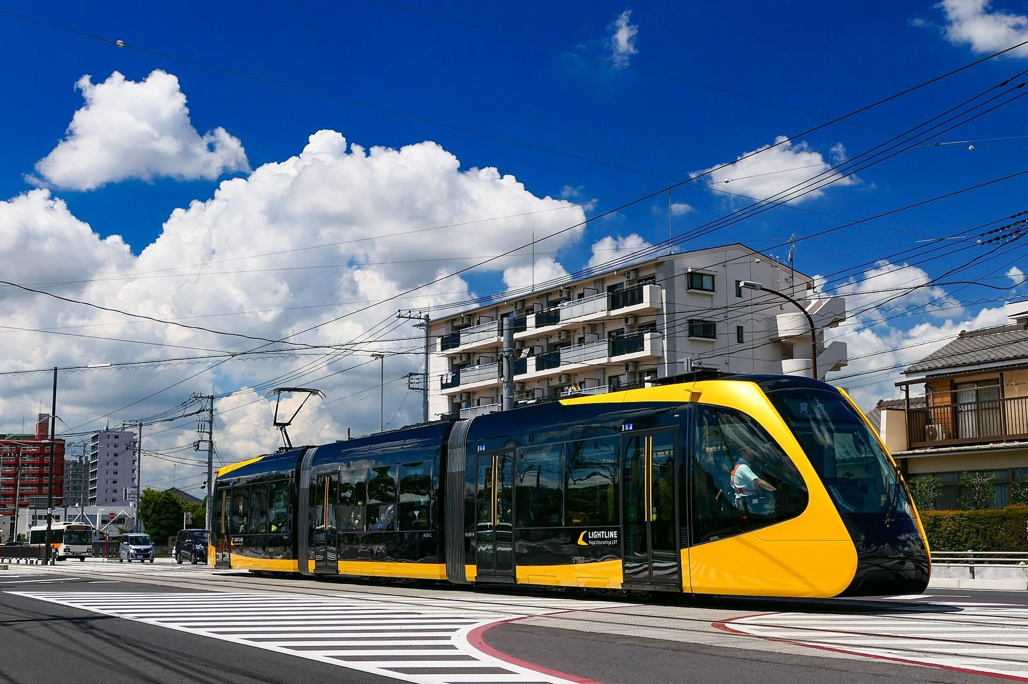 Straßenbahn Utsunomiya (Japan)

Quelle: By MaedaAkihiko - Own work, CC BY-SA 4.0, https://commons.wikimedia.org/w/index.php?curid=136462154