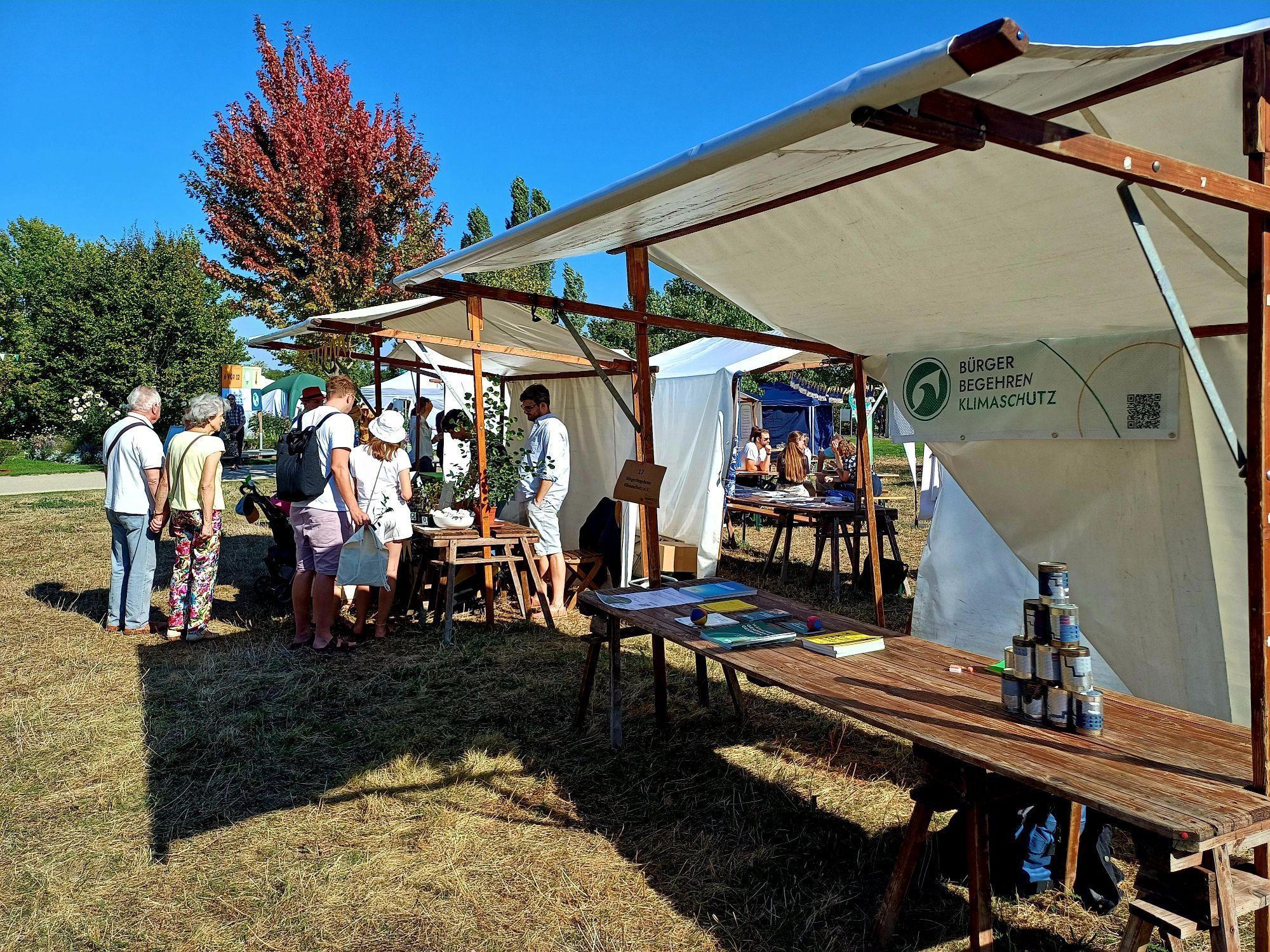 BBK-Stand mit Dosen werfen