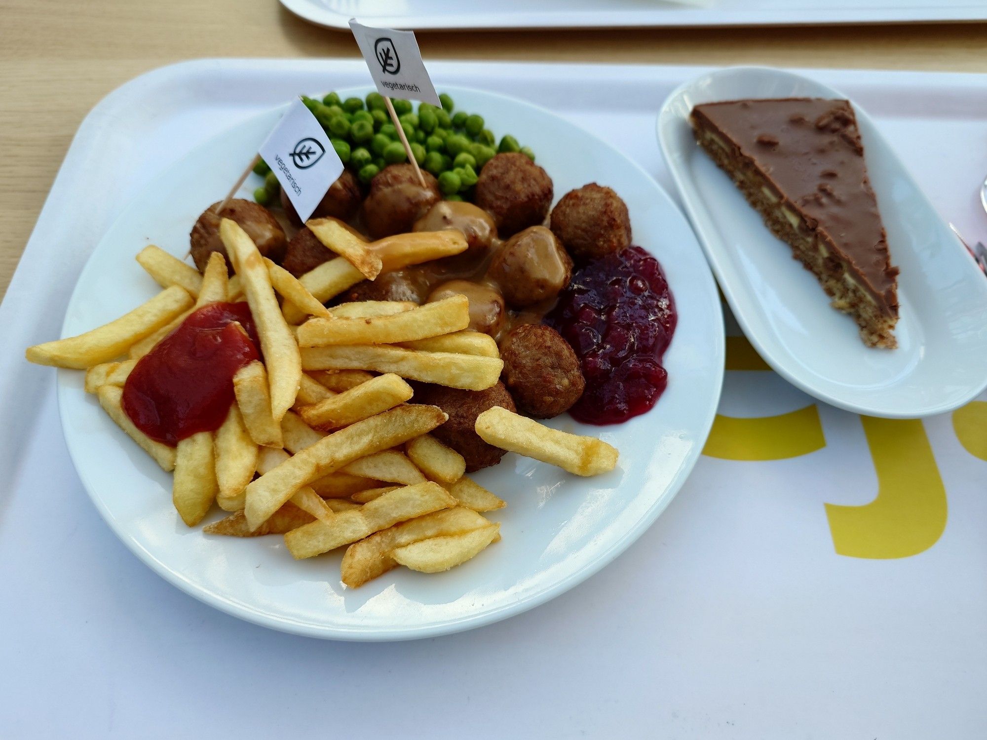 Plantbullar, Pommes, Erbsen, Kuchen