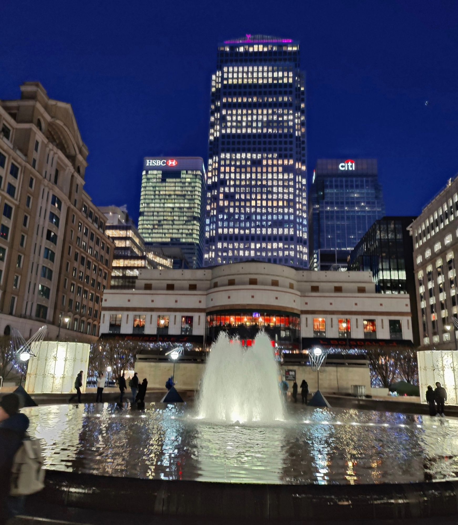 Cabot Square fountain with Canary Wharf tower behind